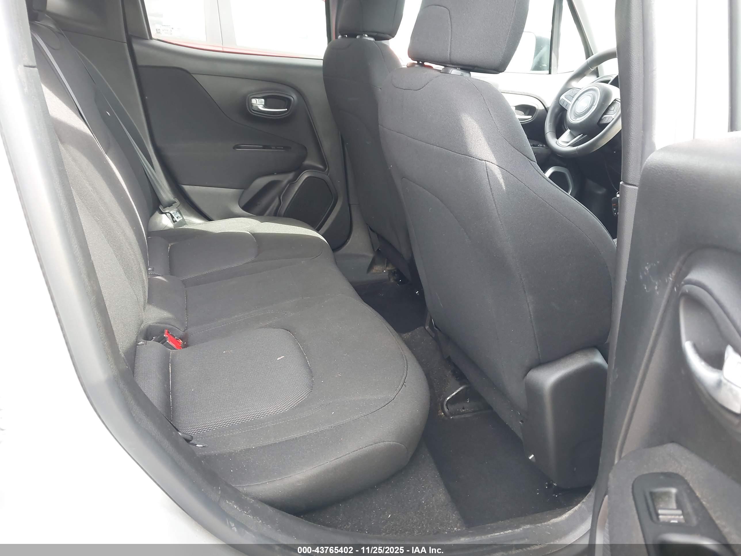 JEEP RENEGADE image 8
