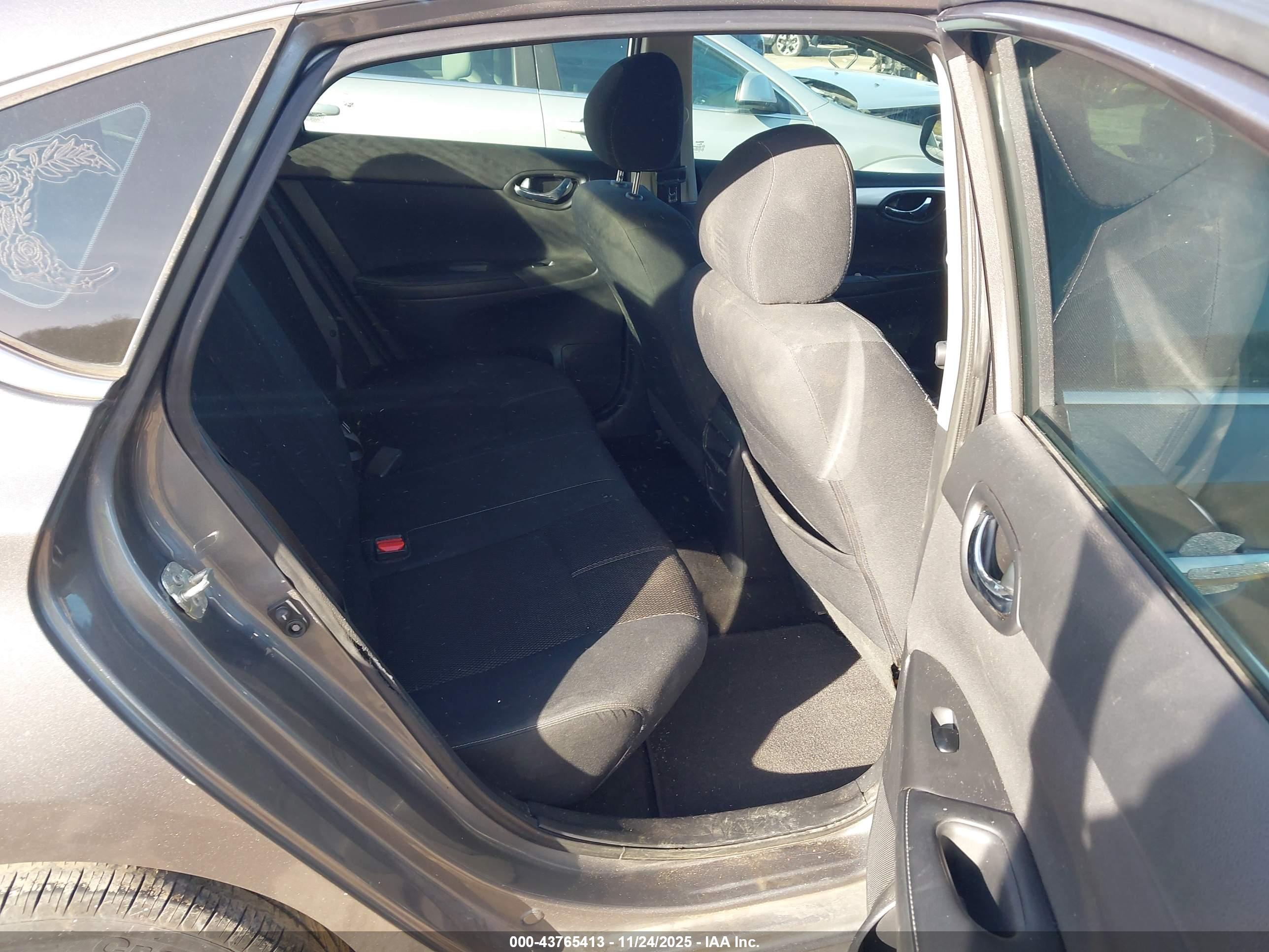 NISSAN SENTRA image 8