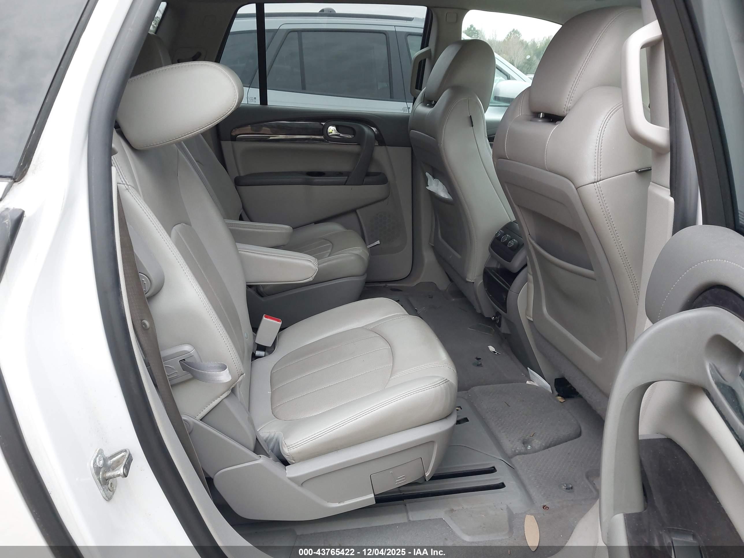BUICK ENCLAVE image 8