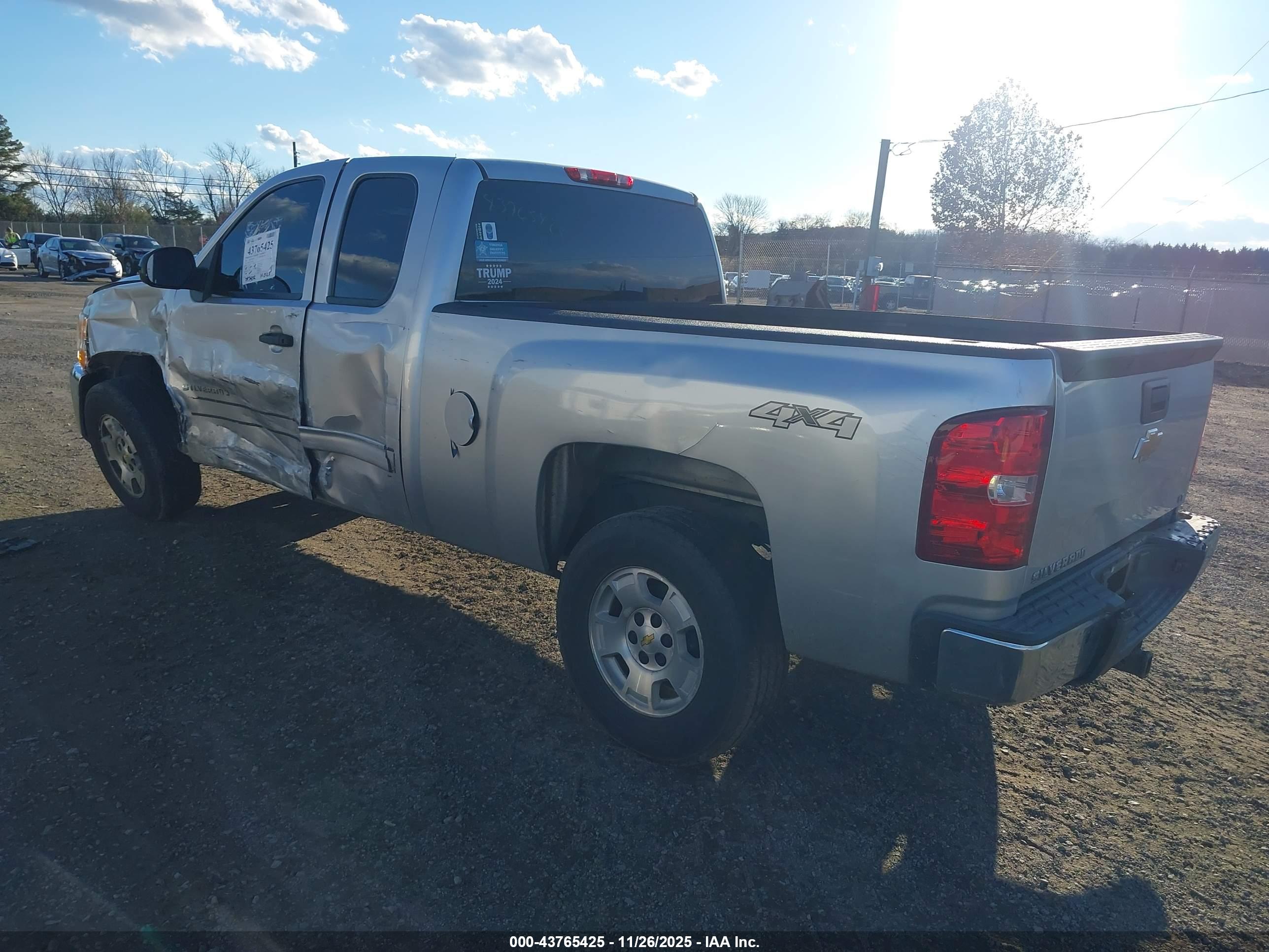CHEVROLET SILVERADO image 3