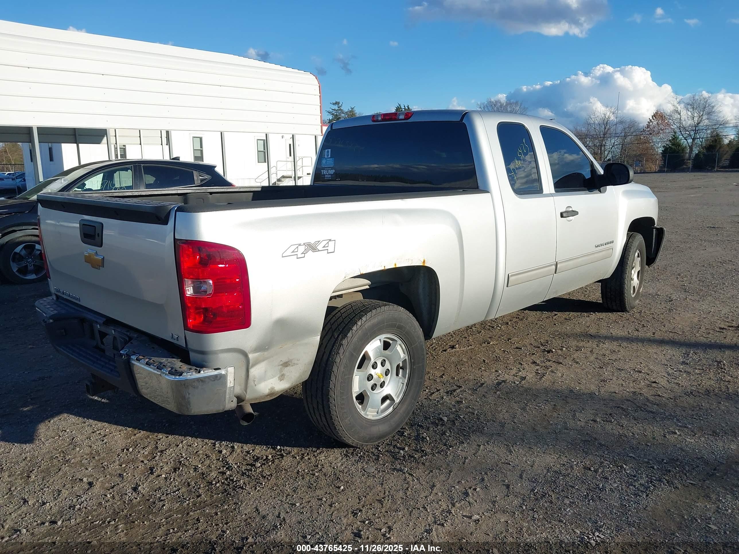CHEVROLET SILVERADO image 4