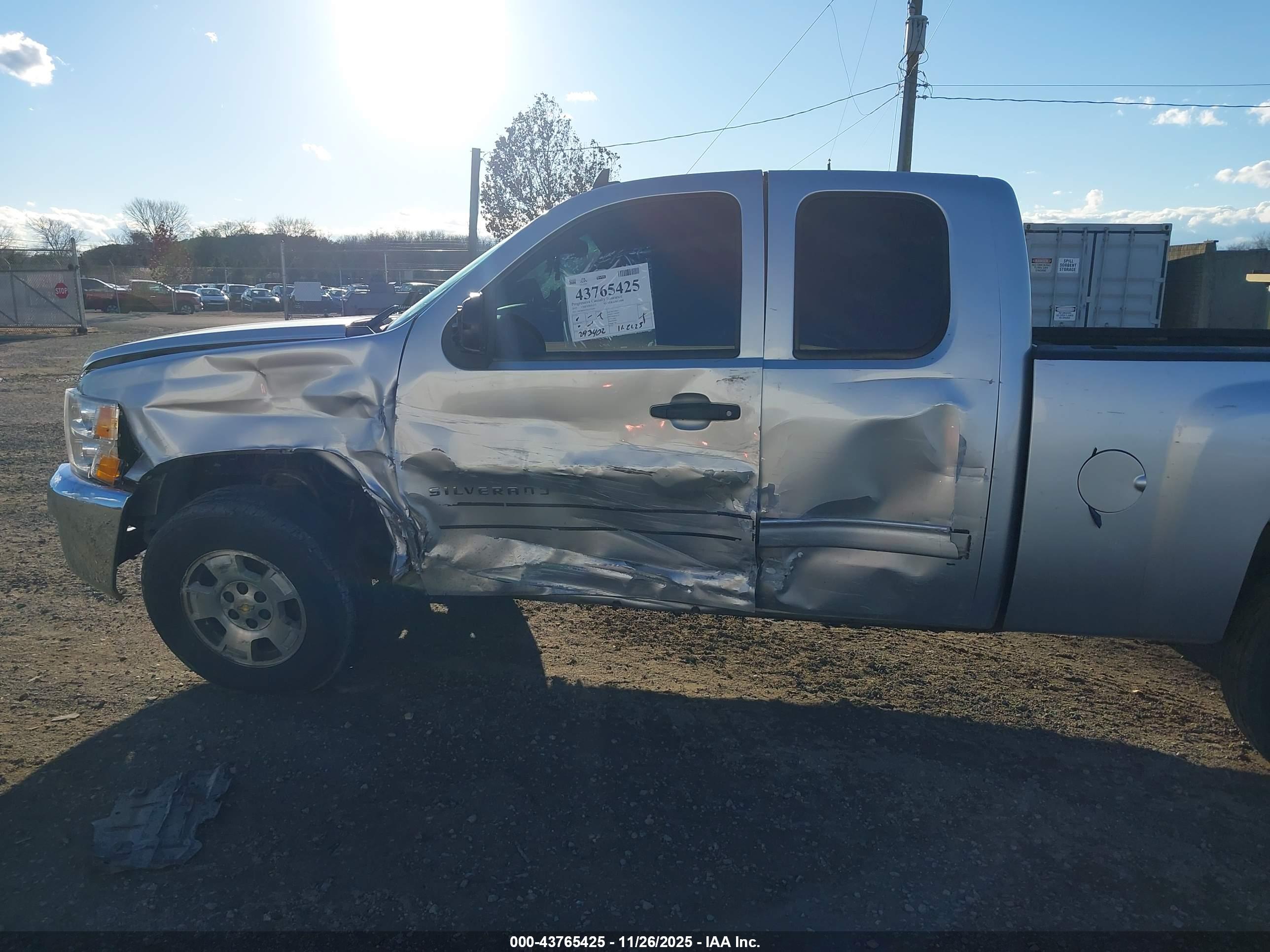CHEVROLET SILVERADO image 6