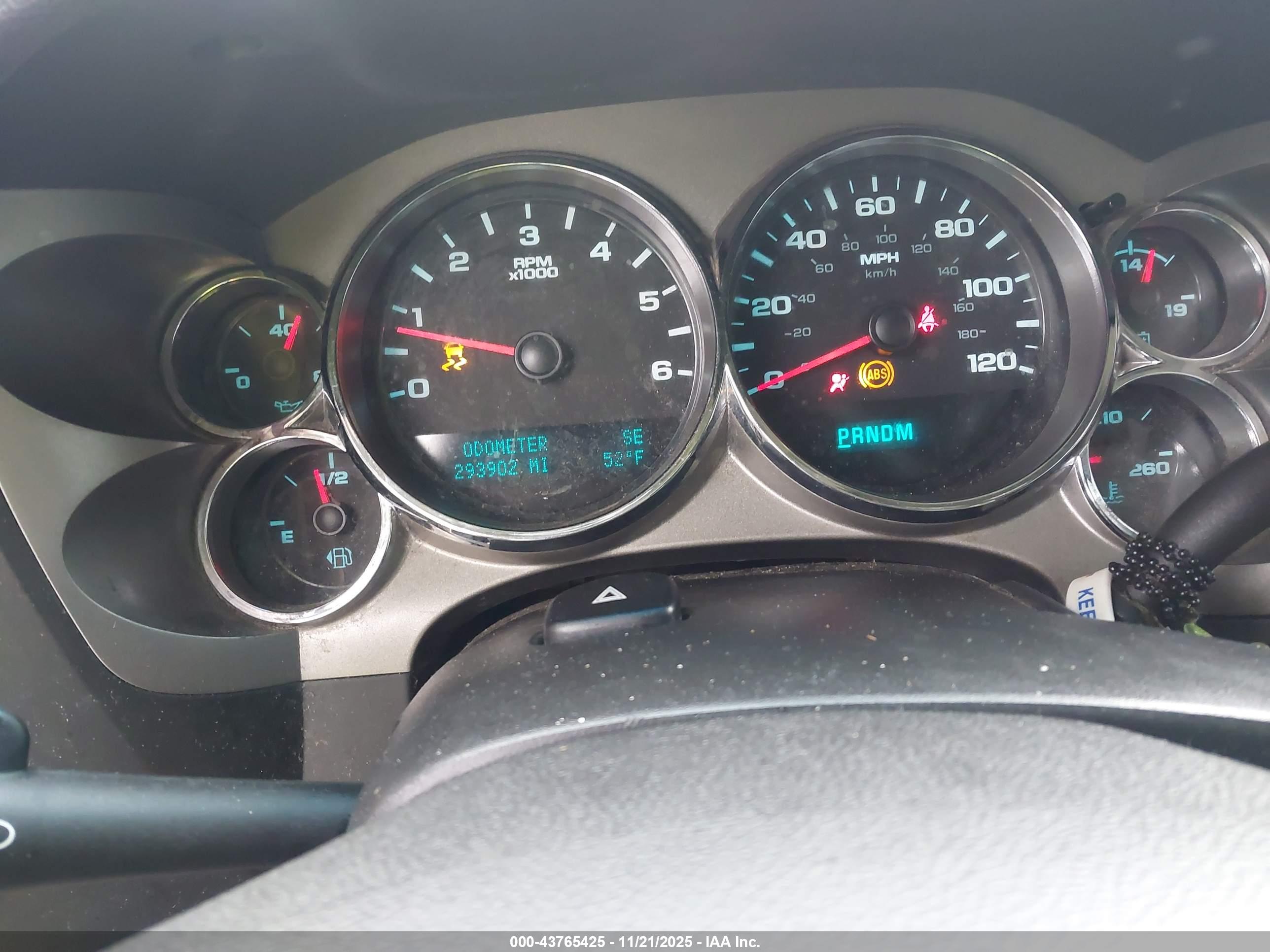 CHEVROLET SILVERADO image 7
