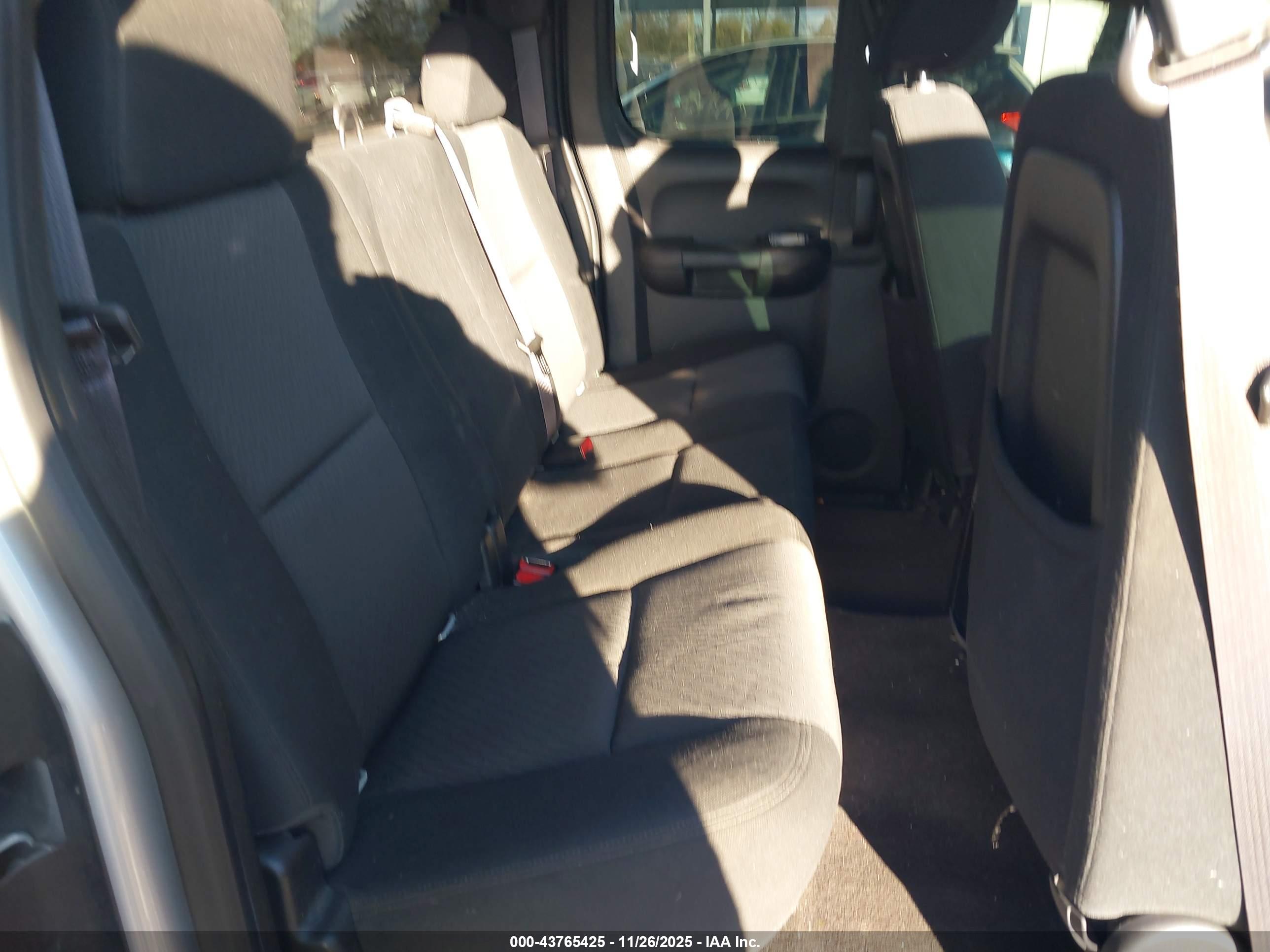 CHEVROLET SILVERADO image 8