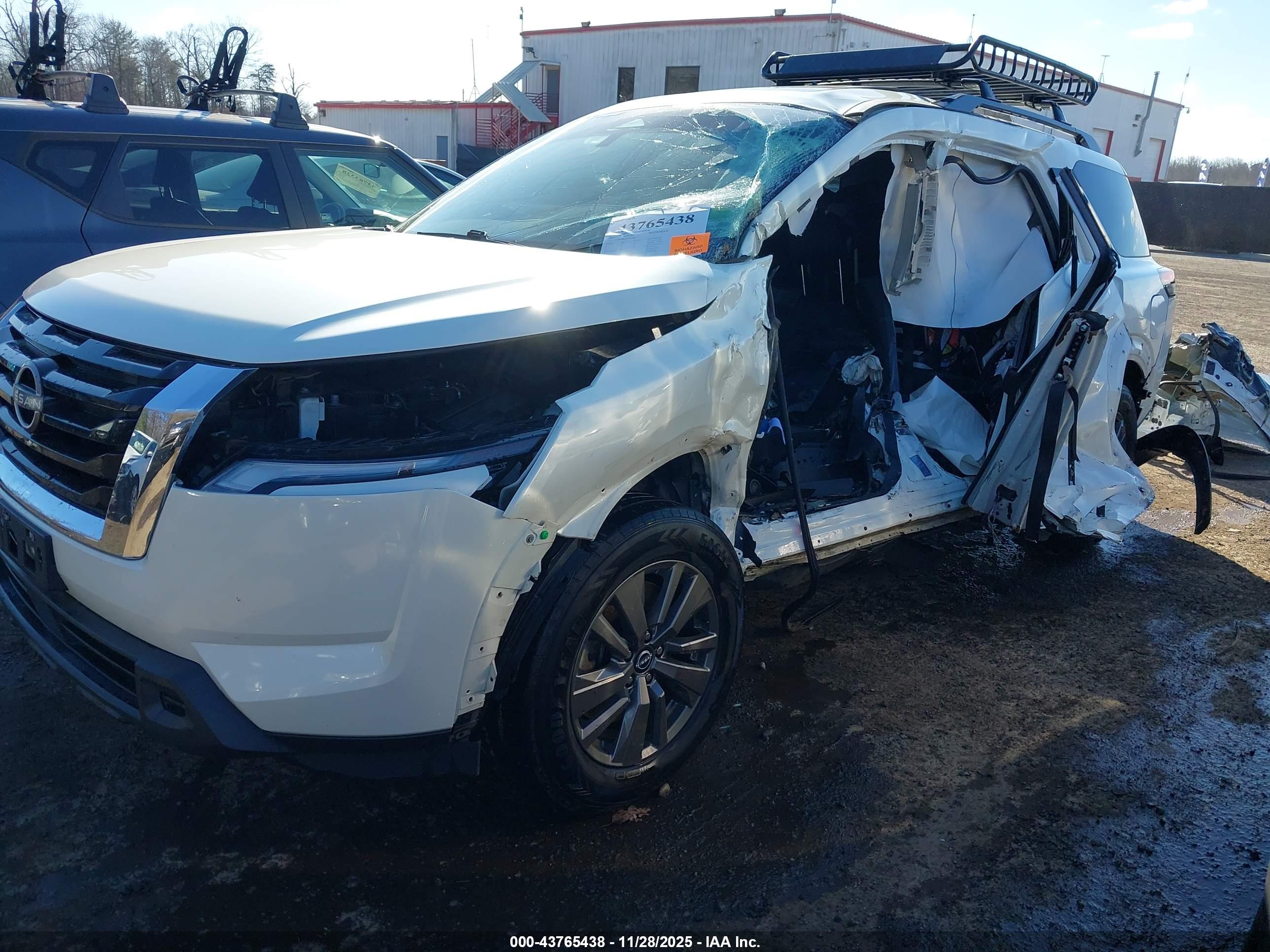 NISSAN PATHFINDER image 2