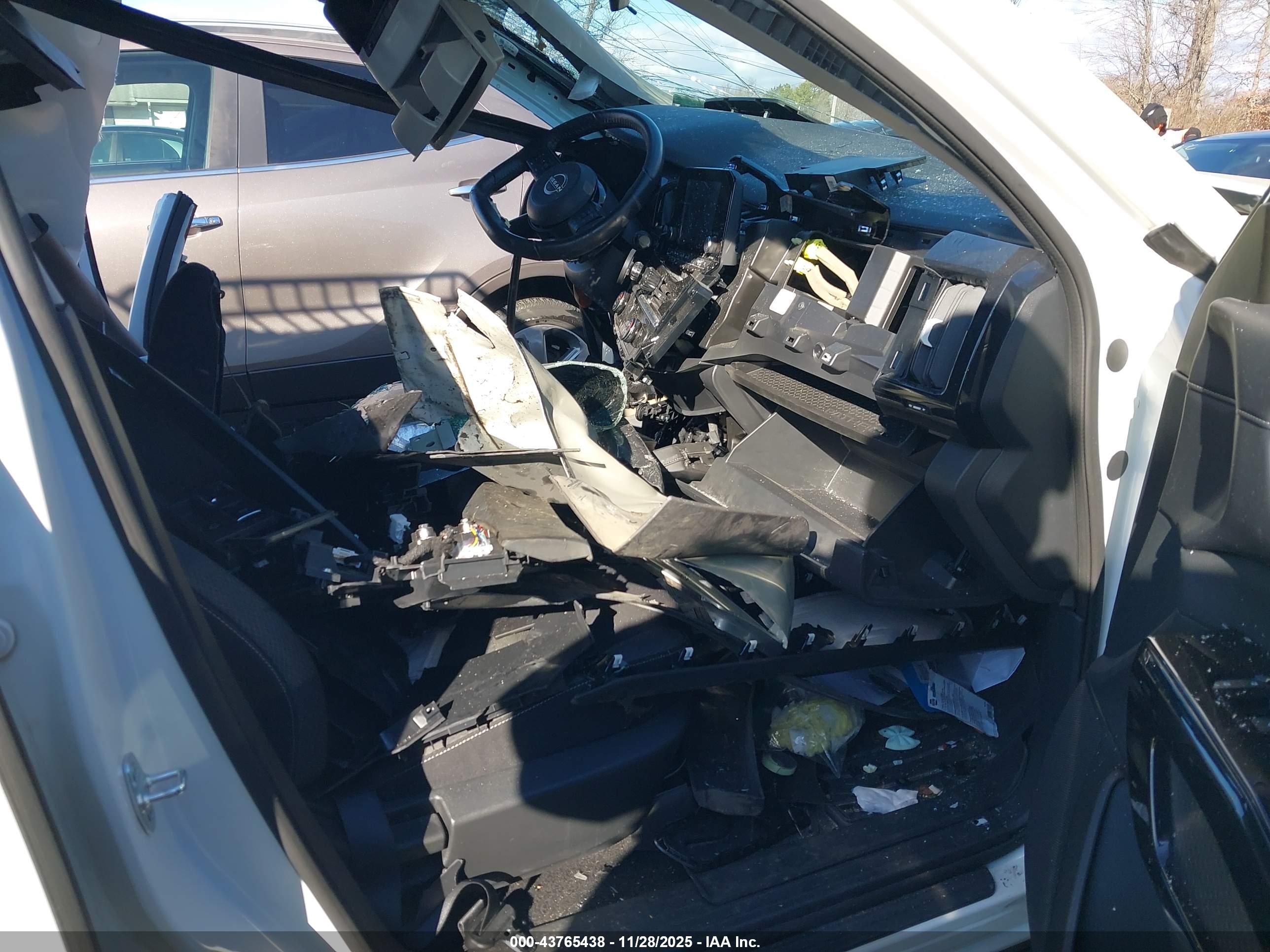 NISSAN PATHFINDER image 5