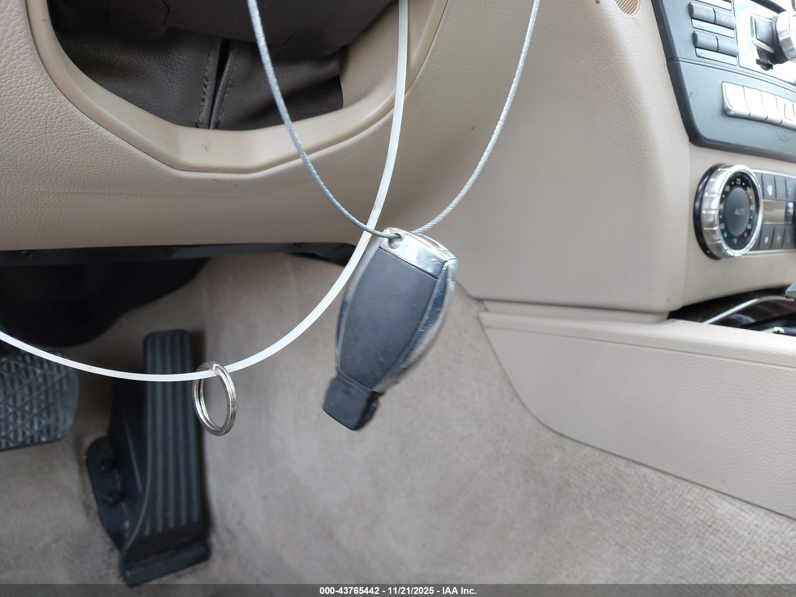 MERCEDES-BENZ C image 11