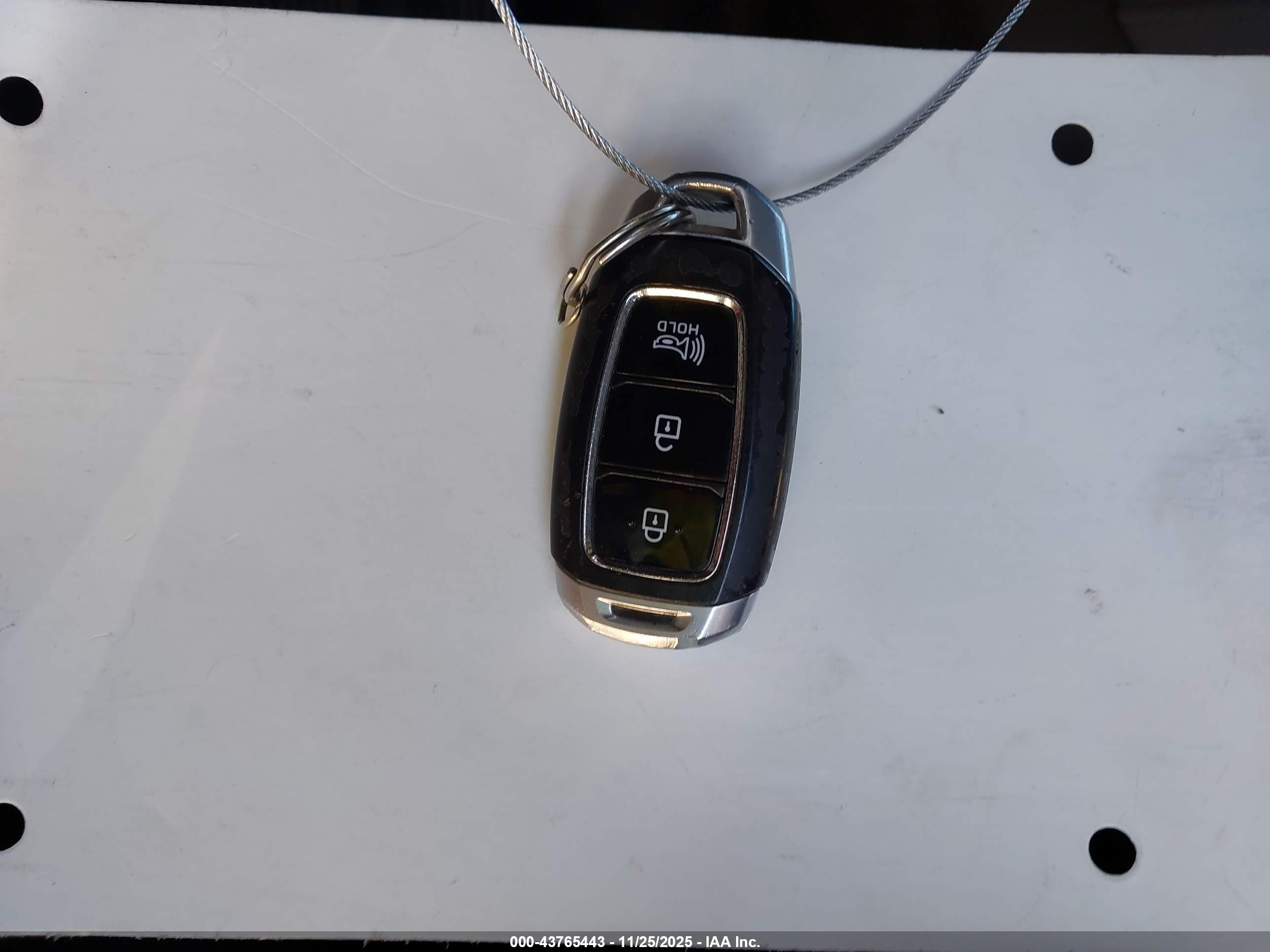 HYUNDAI SANTA image 11
