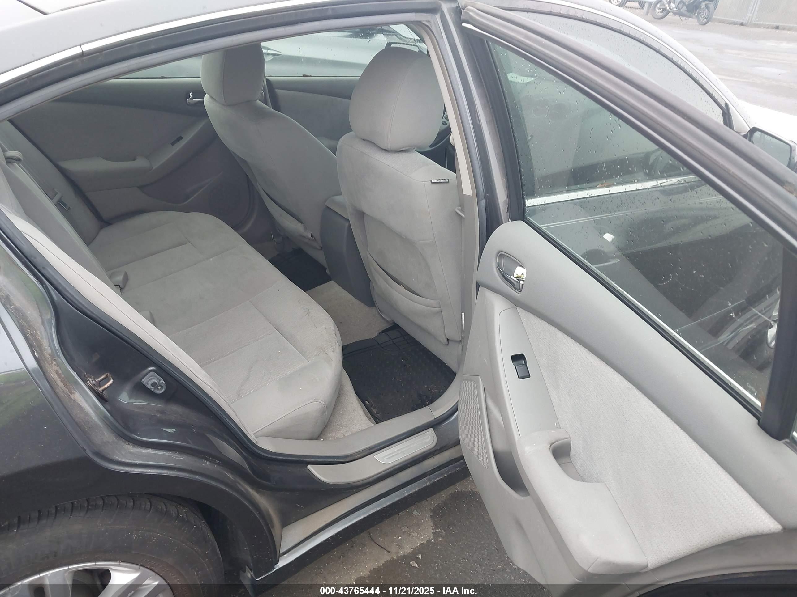 NISSAN ALTIMA image 8