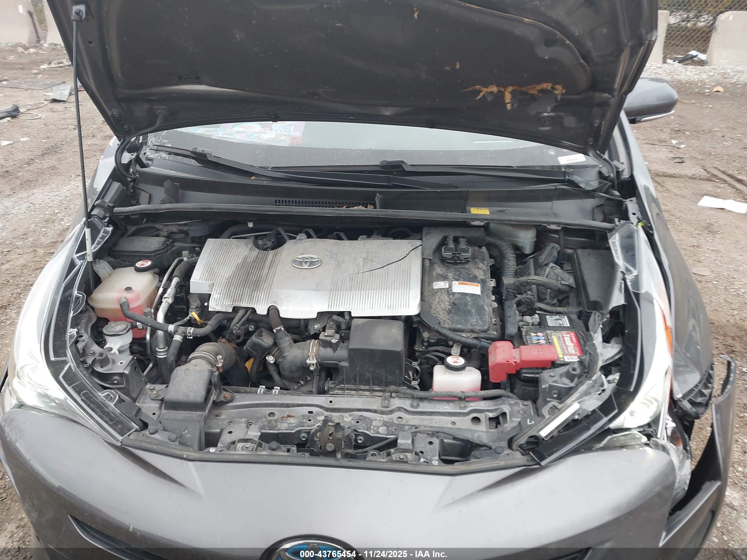TOYOTA PRIUS image 10