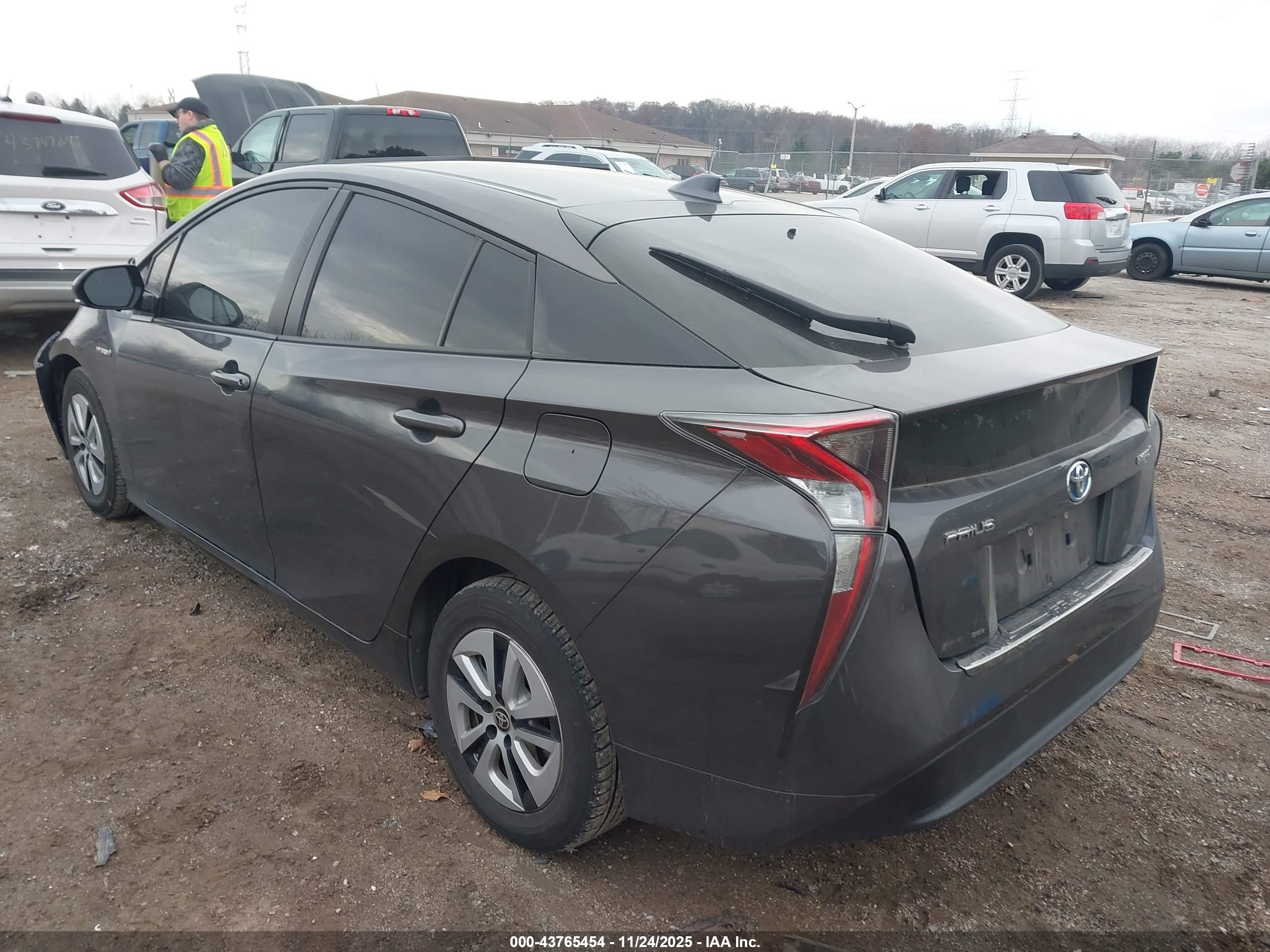 TOYOTA PRIUS image 3