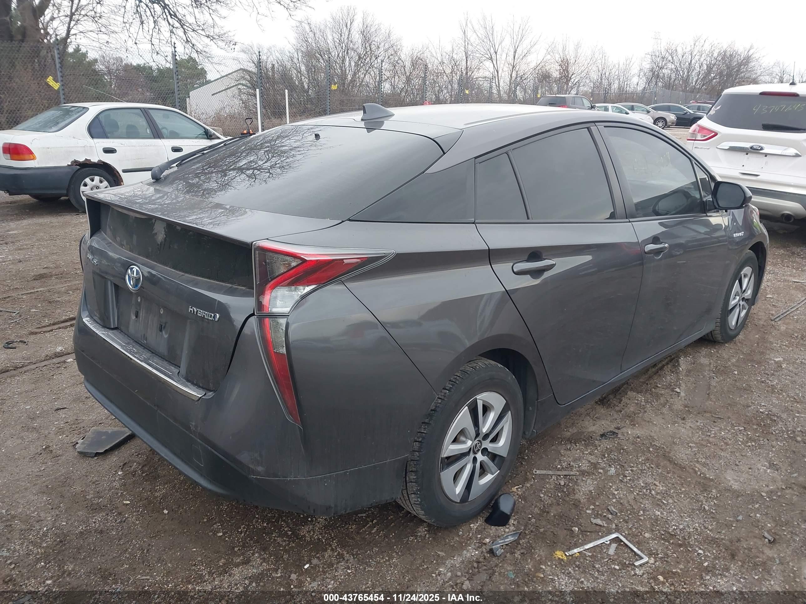 TOYOTA PRIUS image 4