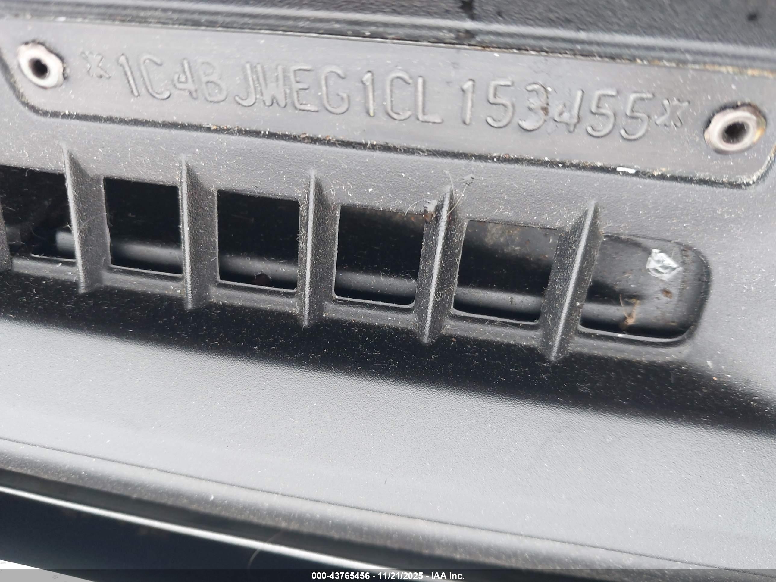 JEEP WRANGLER image 9