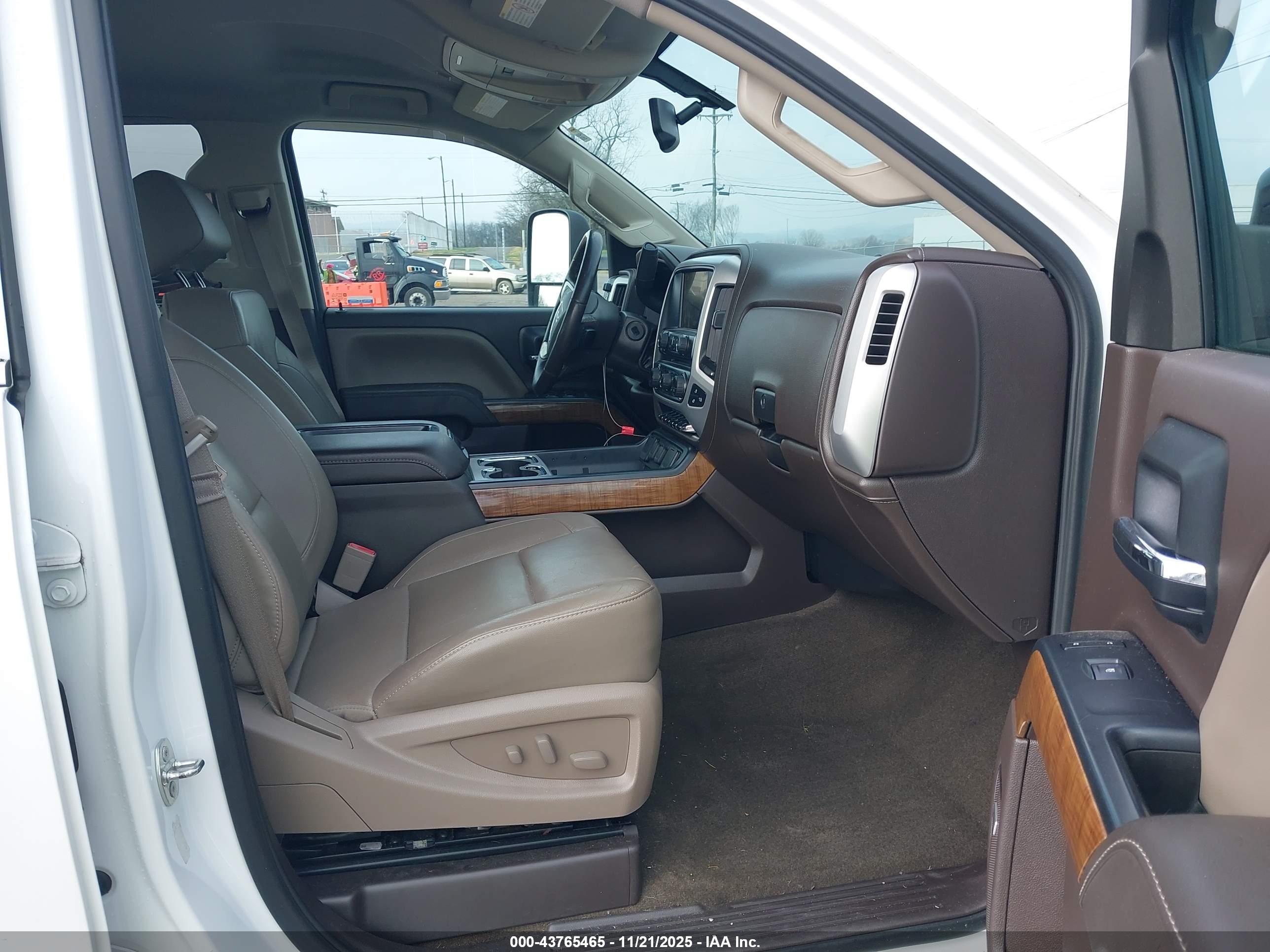 GMC SIERRA image 5