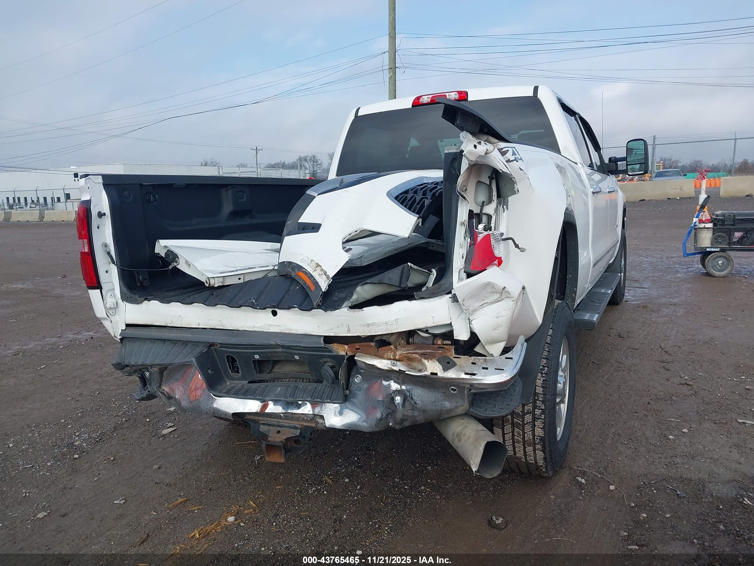 GMC SIERRA image 6