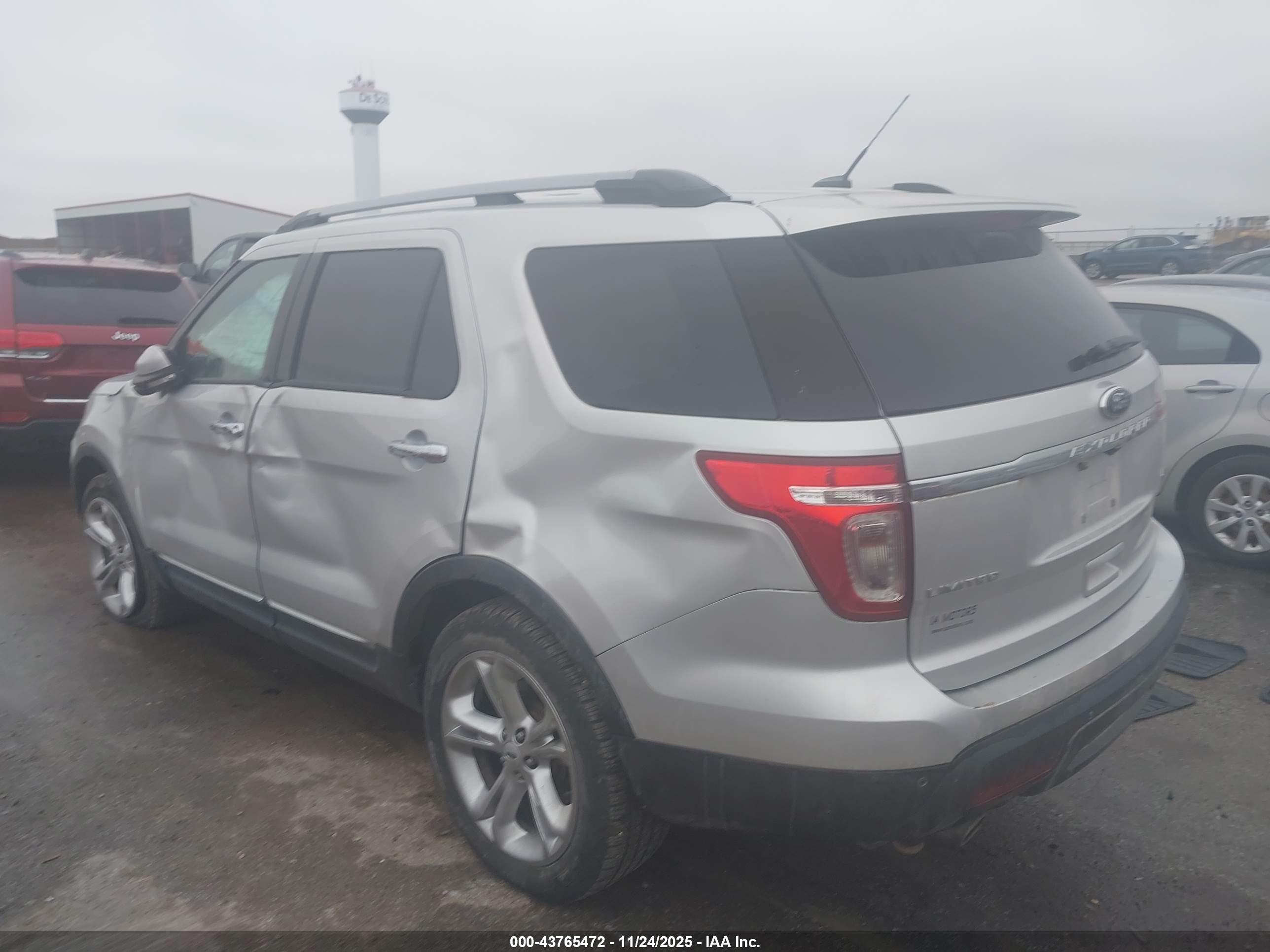 FORD EXPLORER image 3