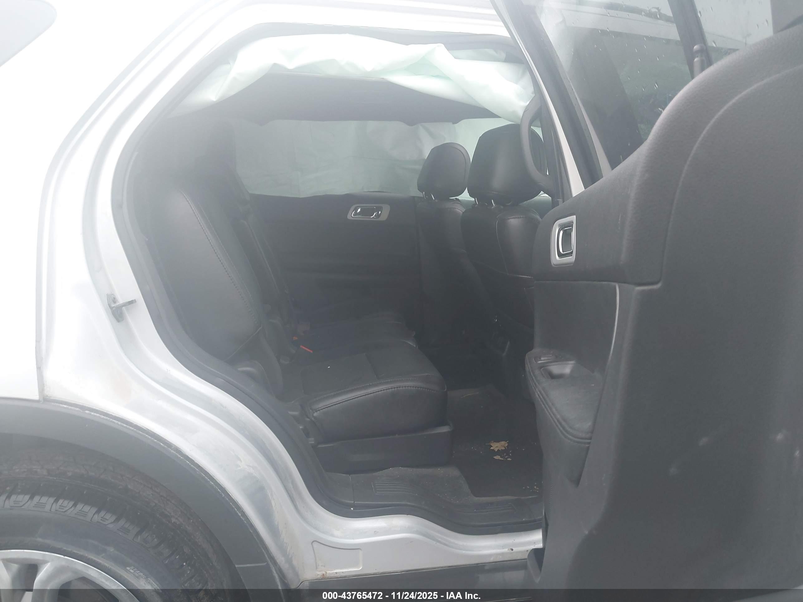 FORD EXPLORER image 8