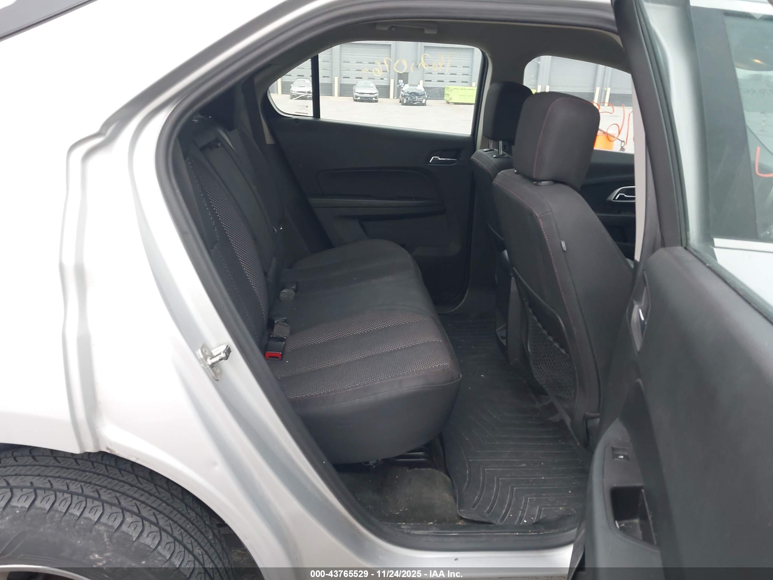 CHEVROLET EQUINOX image 8