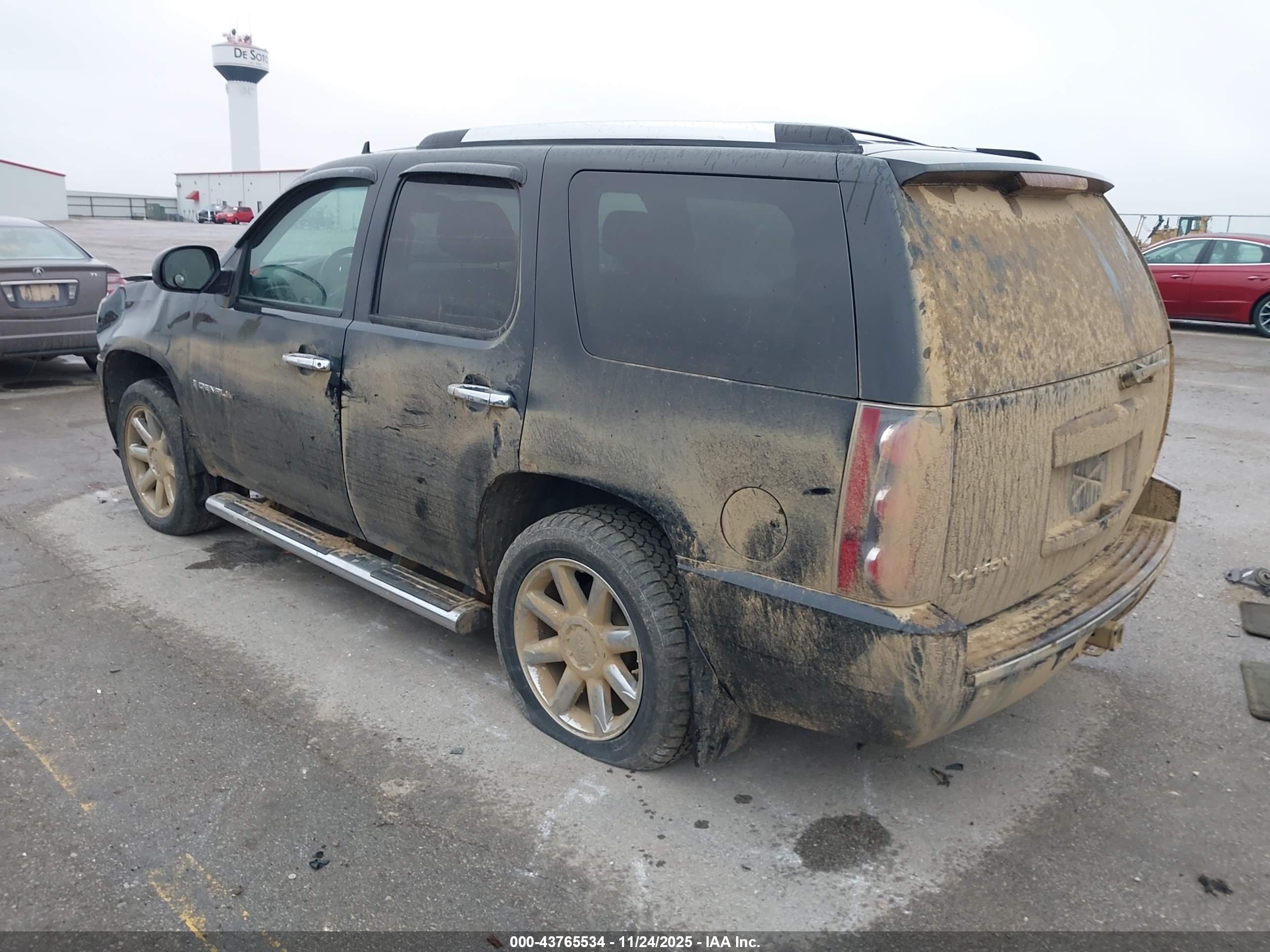 GMC YUKON image 3