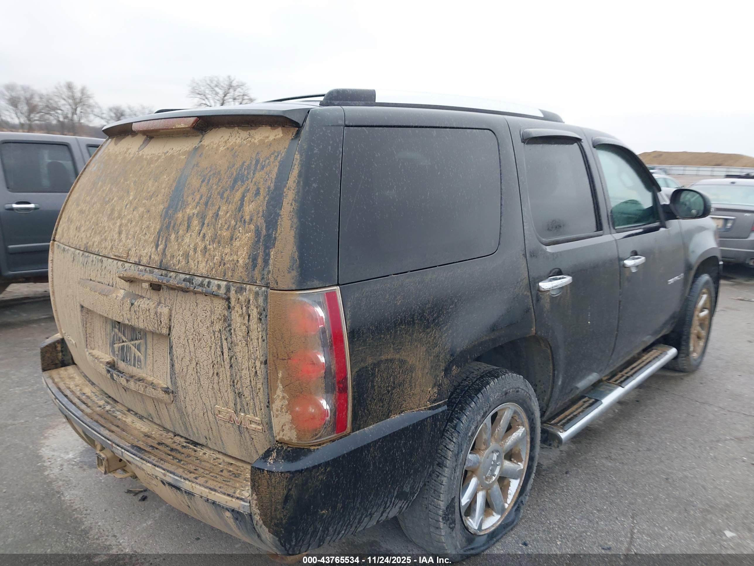 GMC YUKON image 4