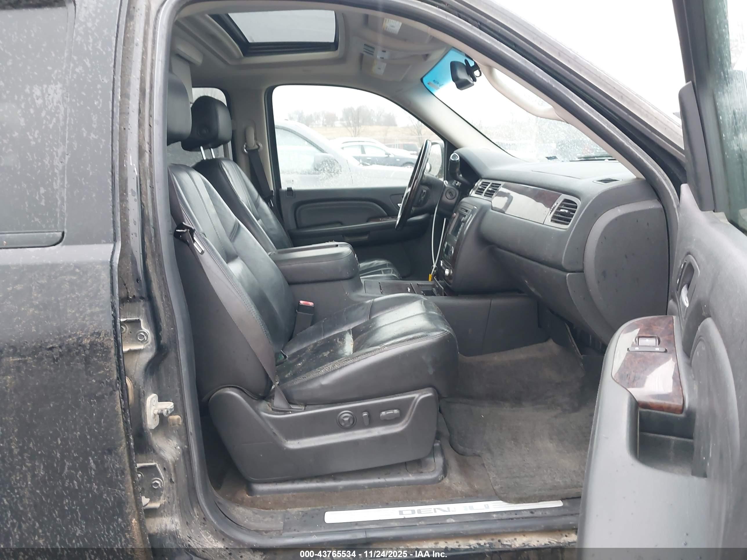 GMC YUKON image 5