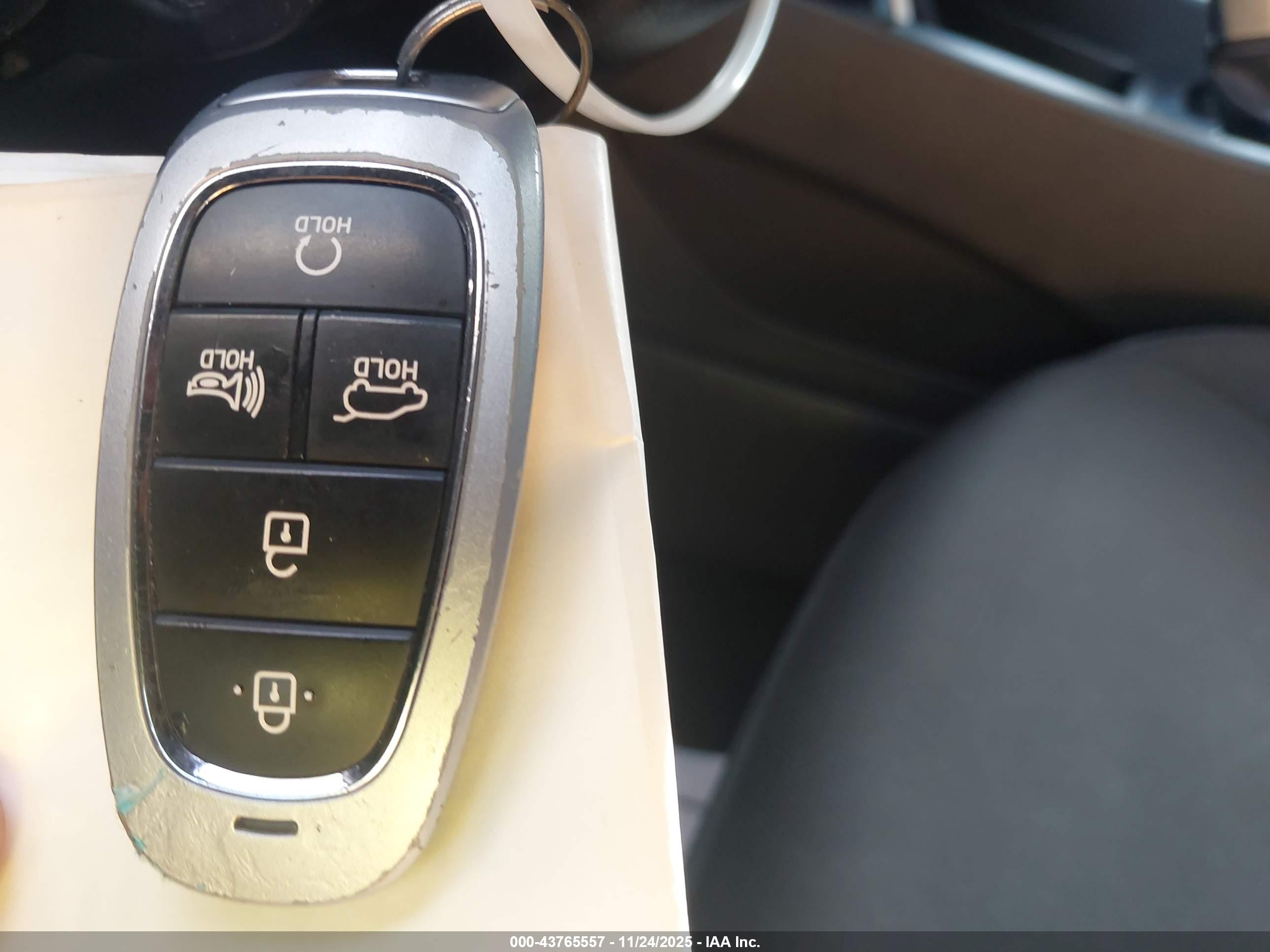 HYUNDAI TUCSON image 11