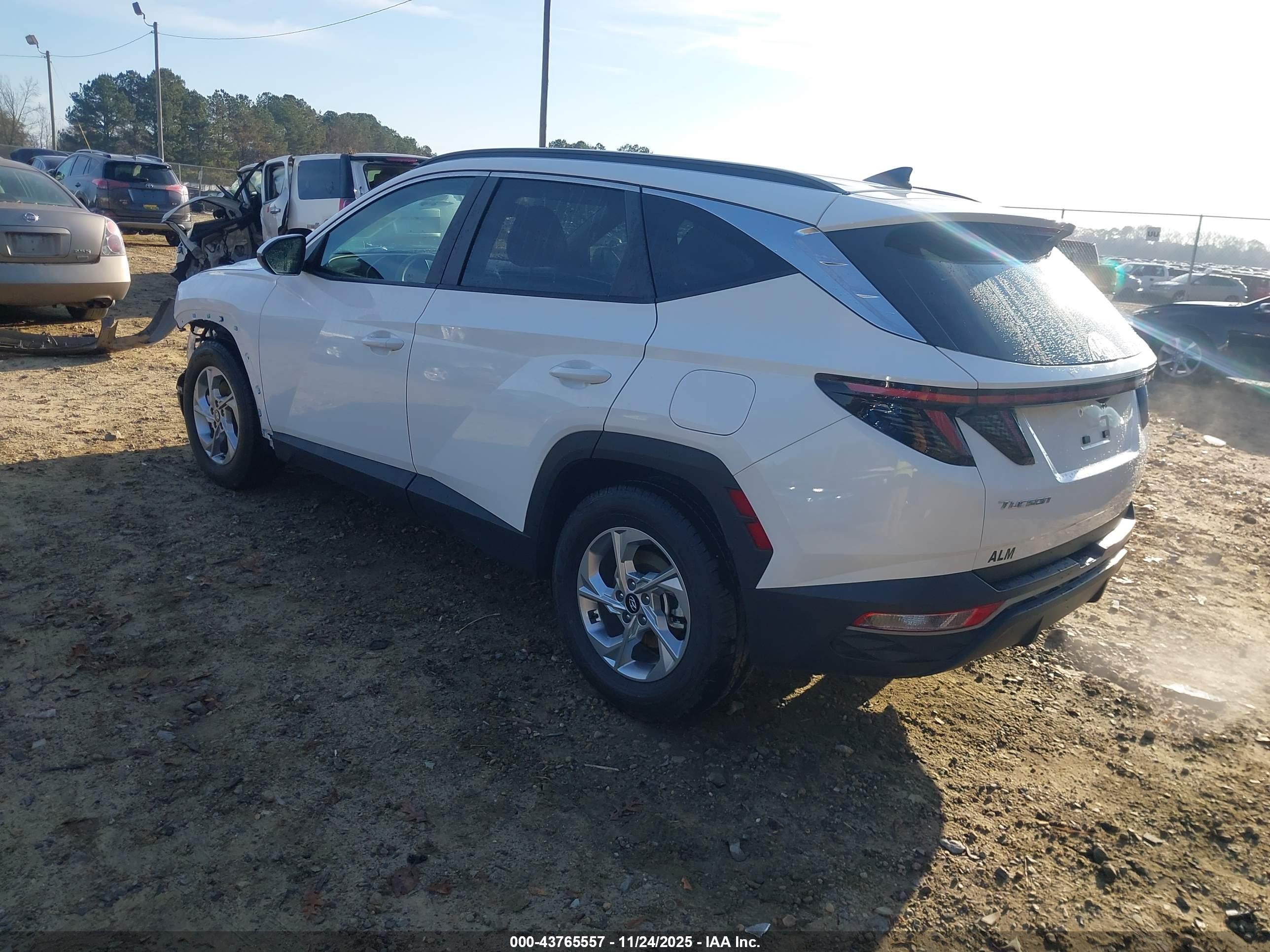 HYUNDAI TUCSON image 3