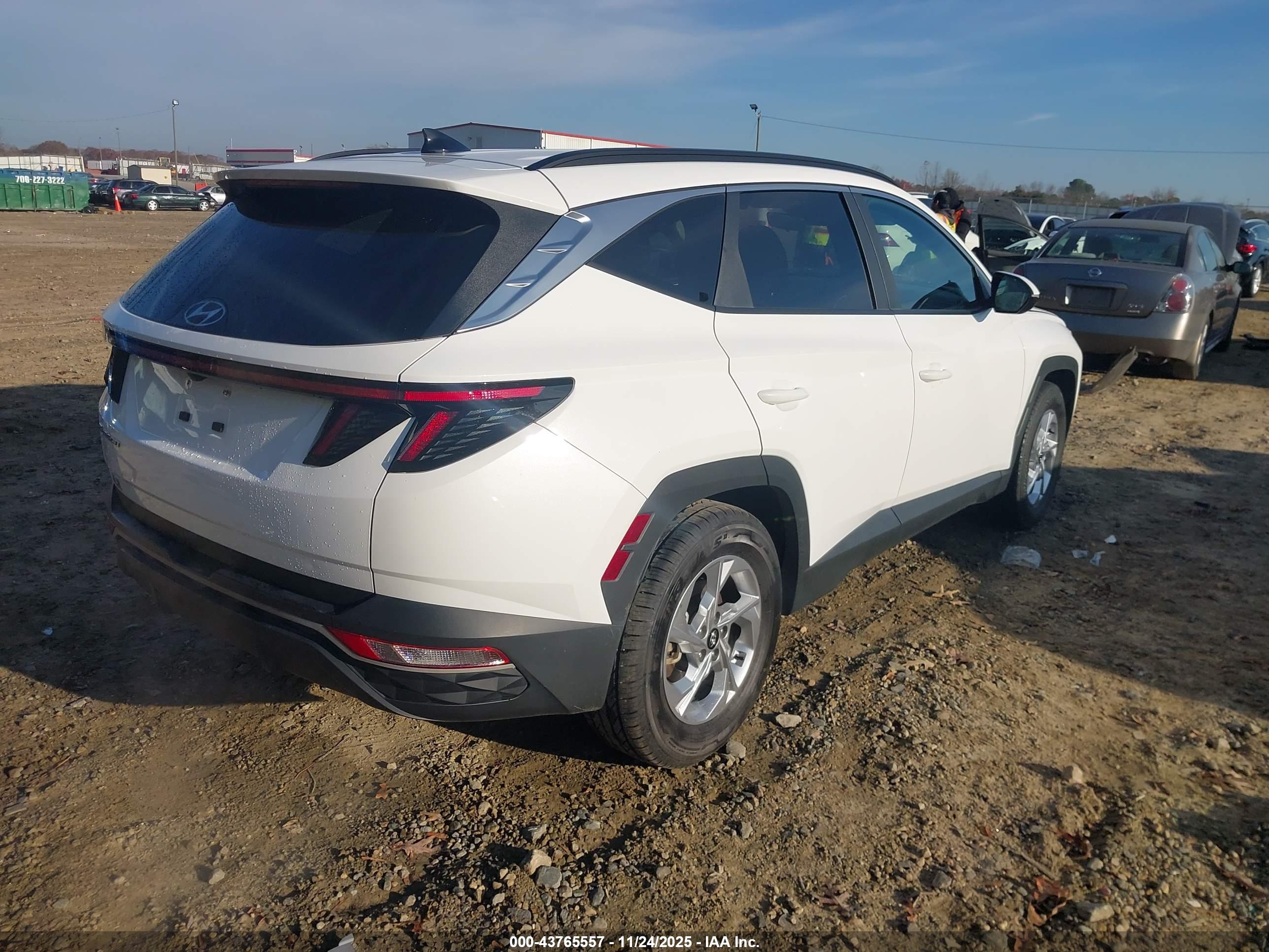 HYUNDAI TUCSON image 4