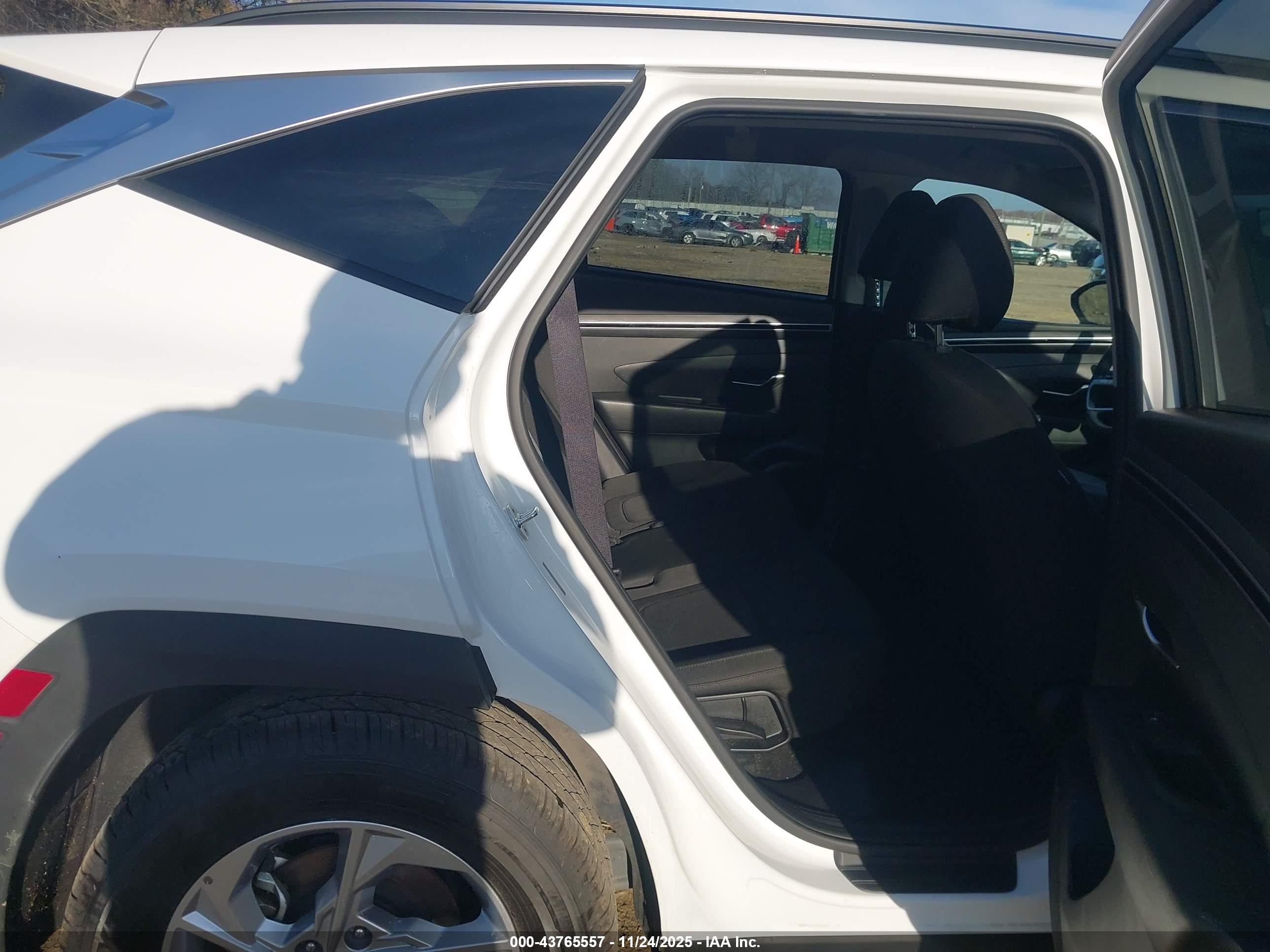 HYUNDAI TUCSON image 8