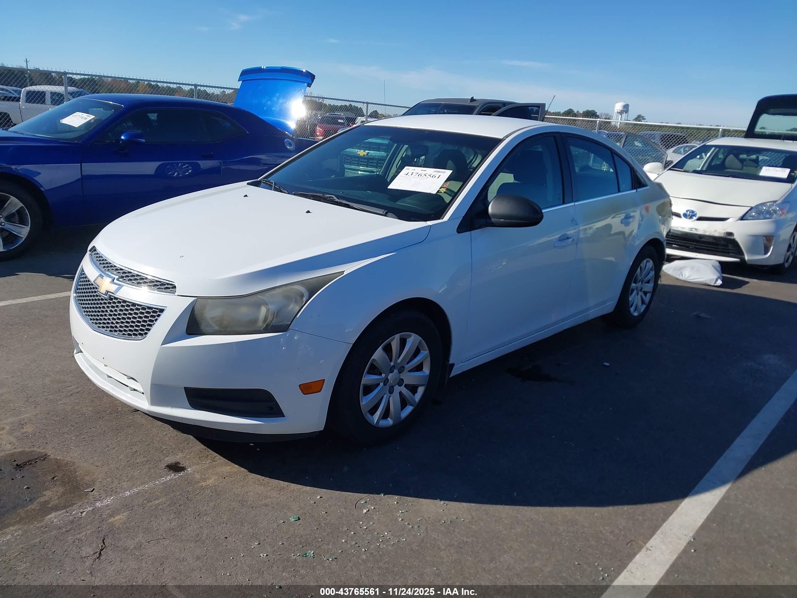 CHEVROLET CRUZE image 2