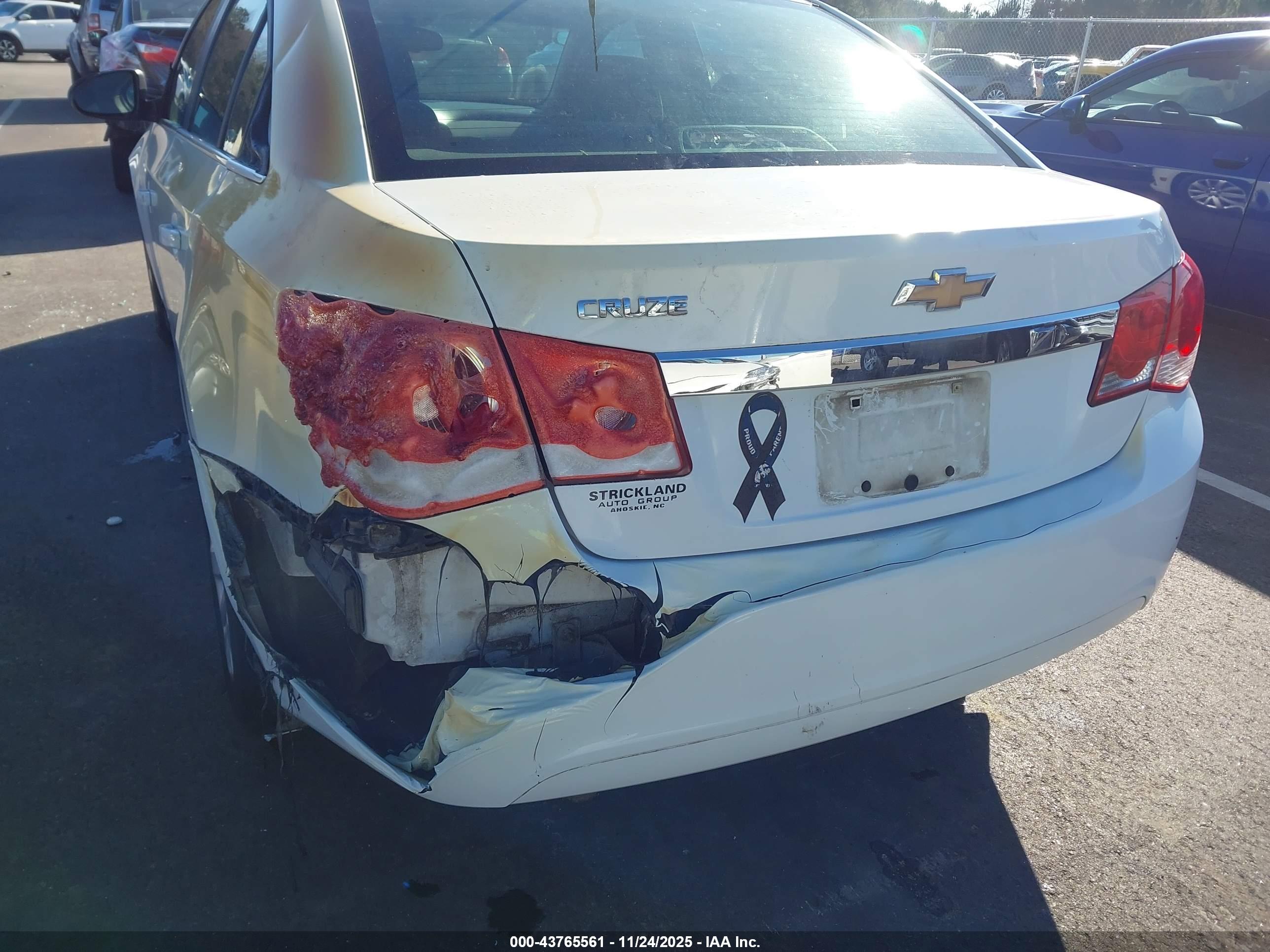 CHEVROLET CRUZE image 6