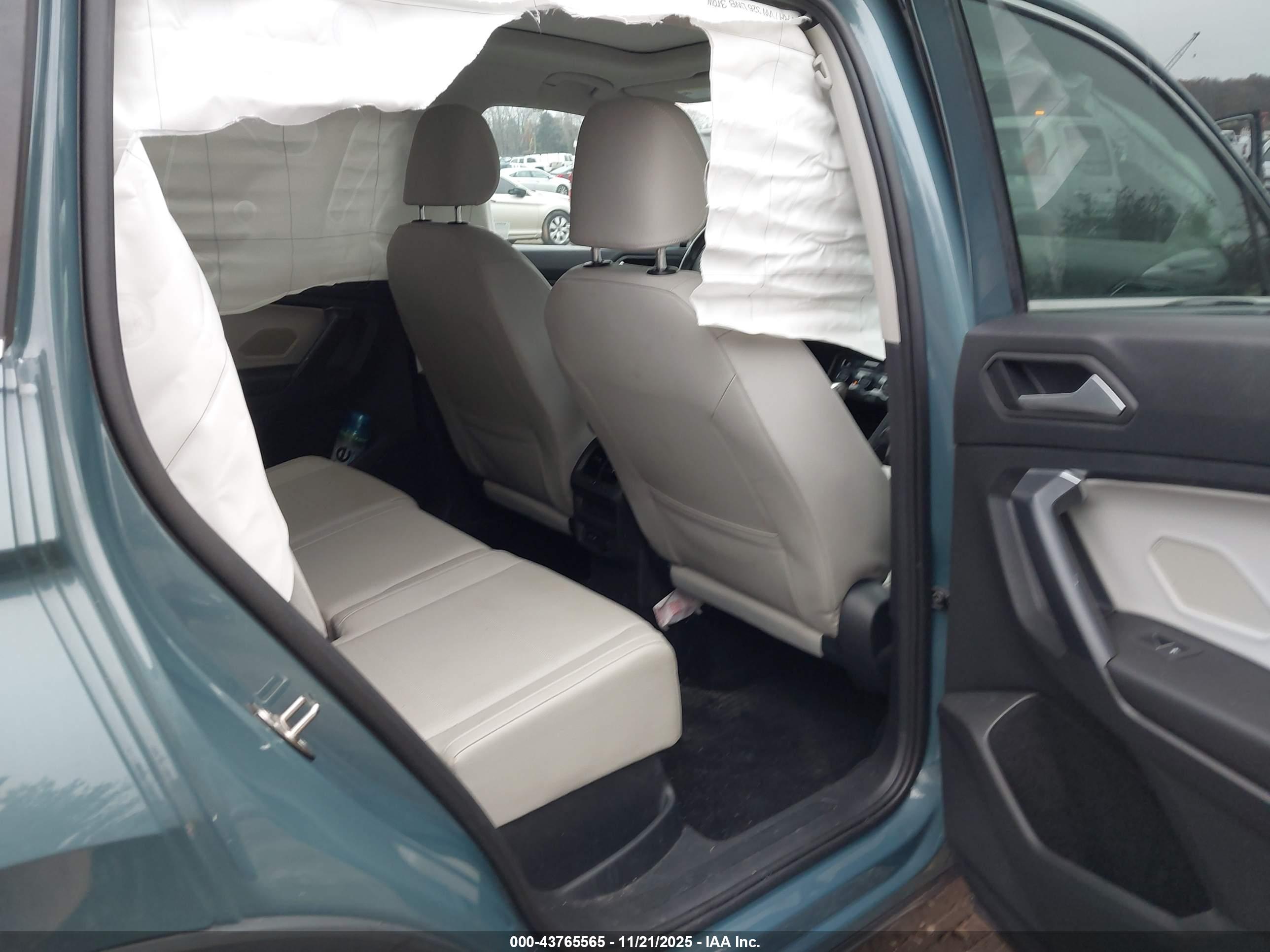 VOLKSWAGEN TIGUAN image 8