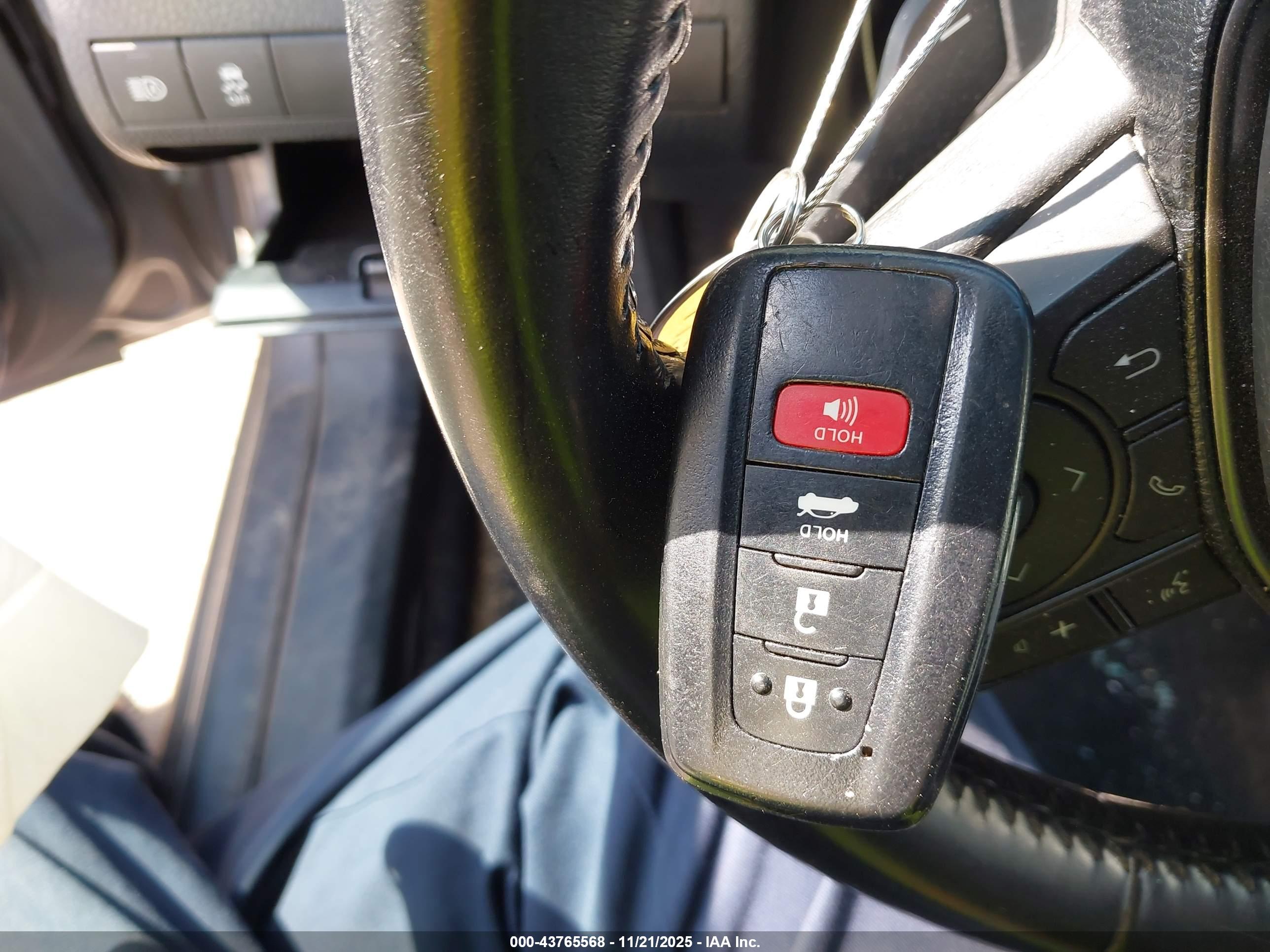 TOYOTA CAMRY image 11