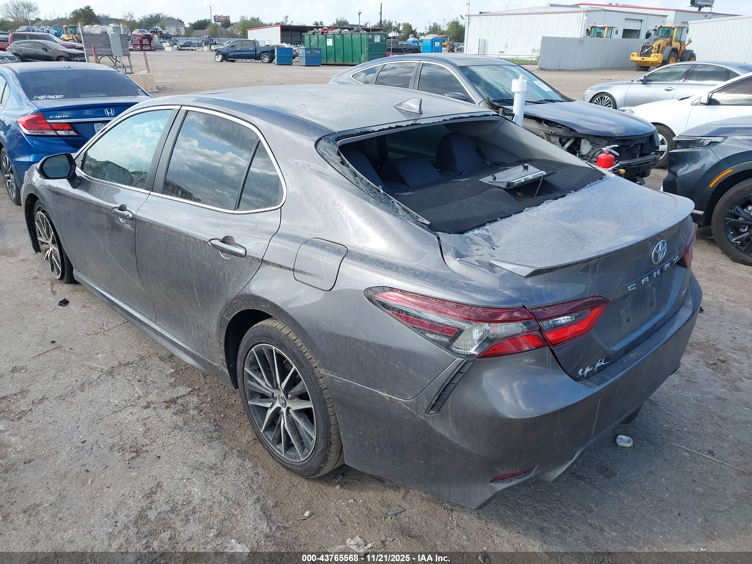 TOYOTA CAMRY image 3