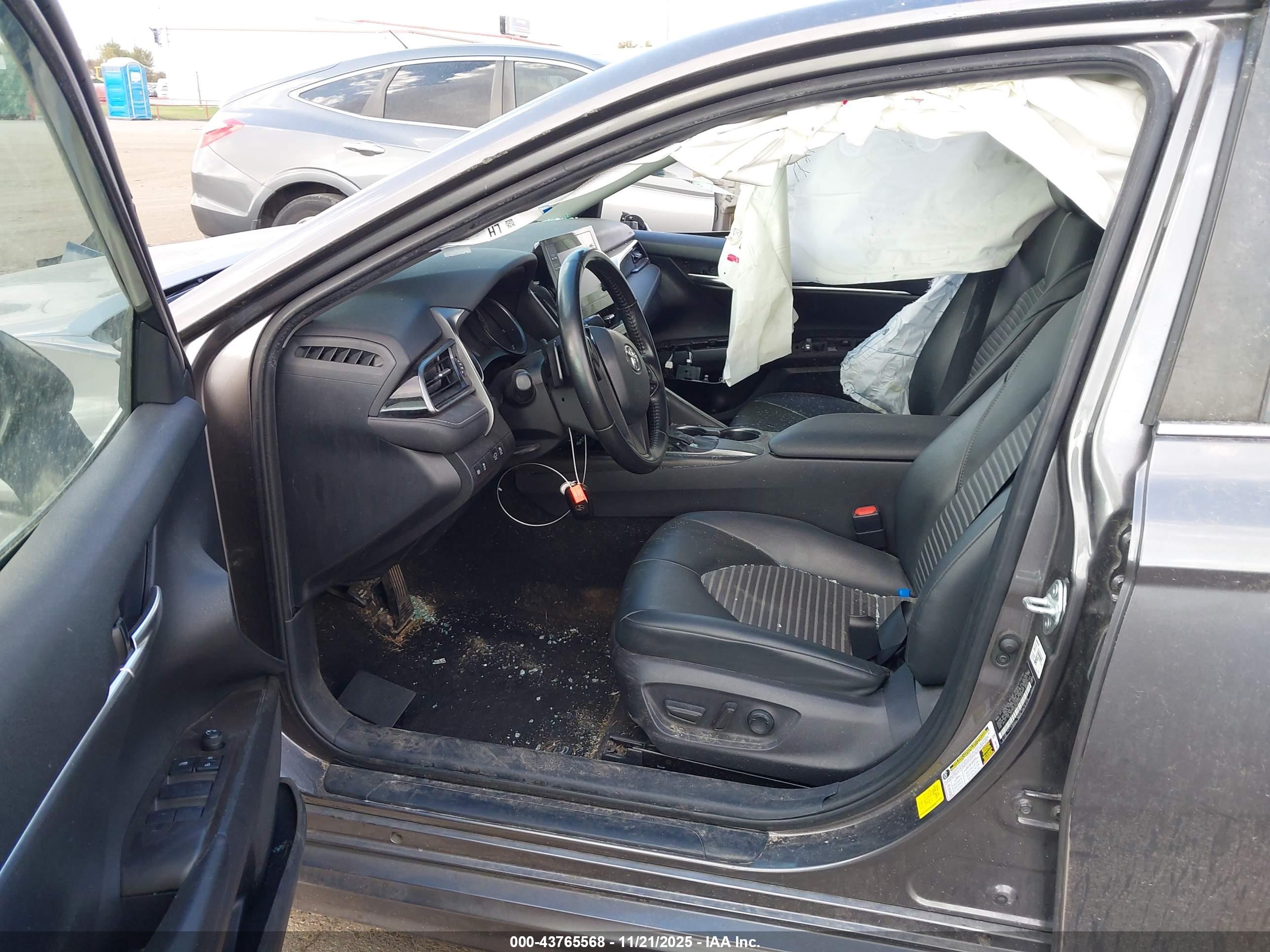 TOYOTA CAMRY image 5