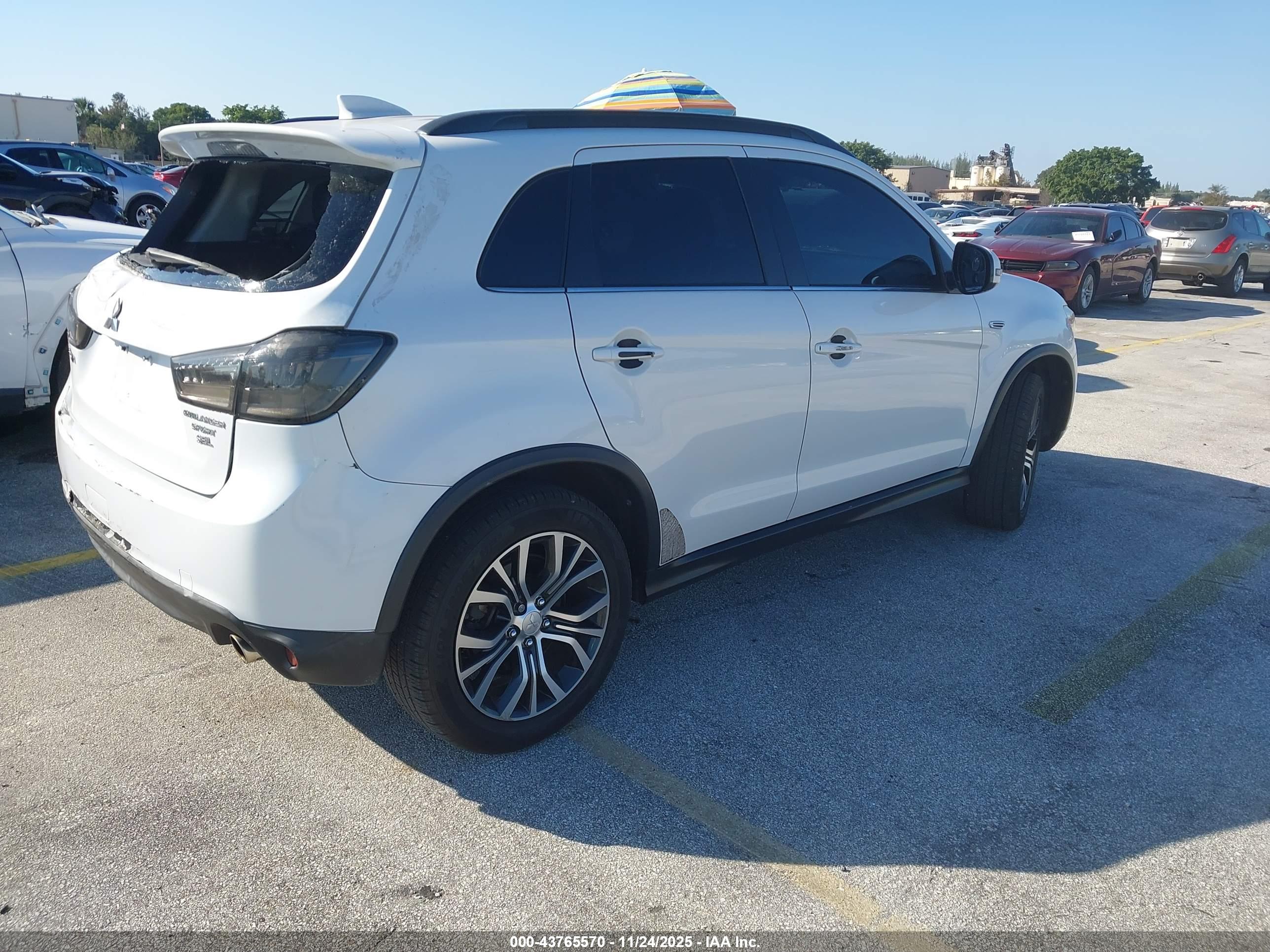 MITSUBISHI OUTLANDER image 4