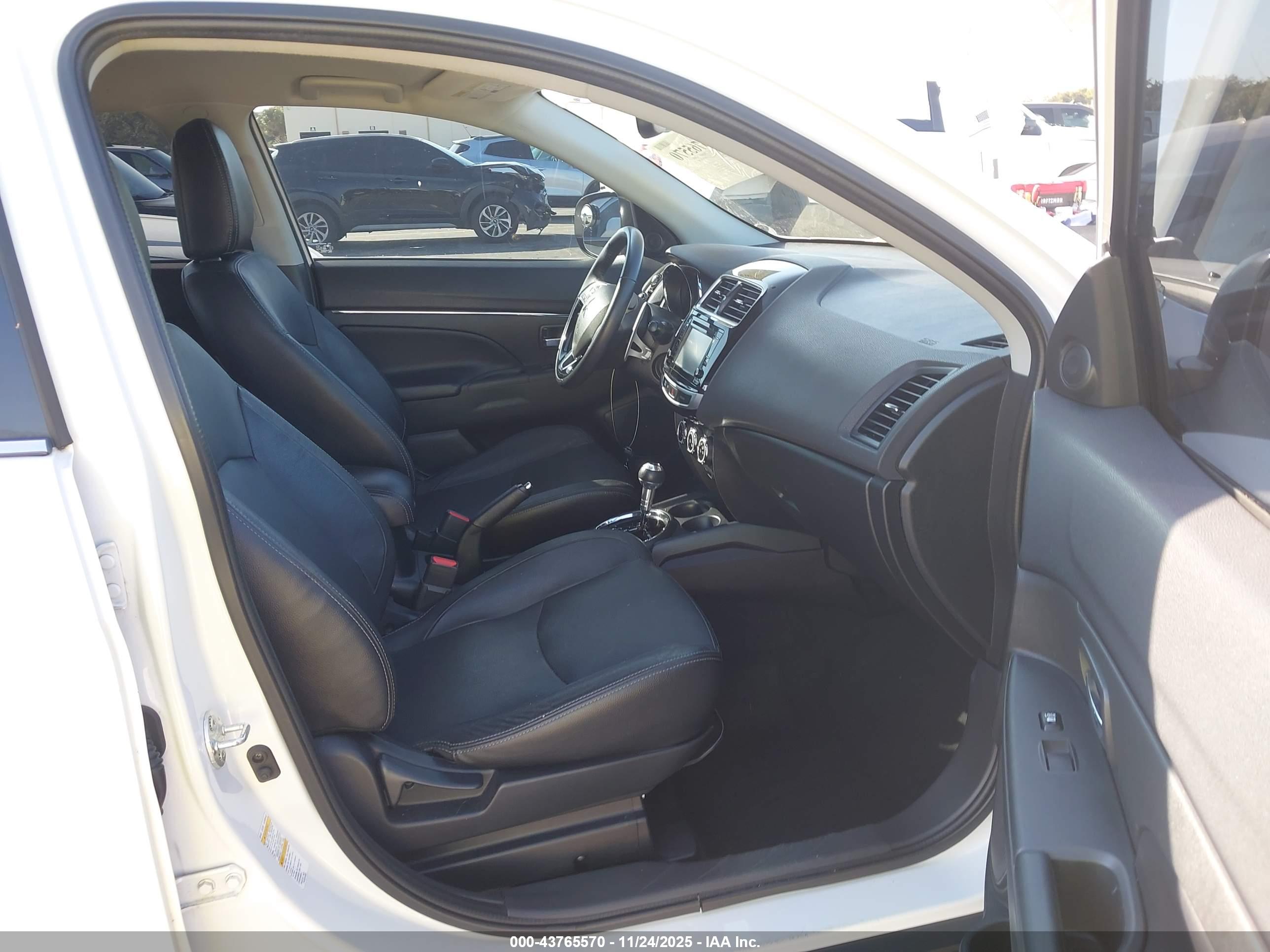 MITSUBISHI OUTLANDER image 5
