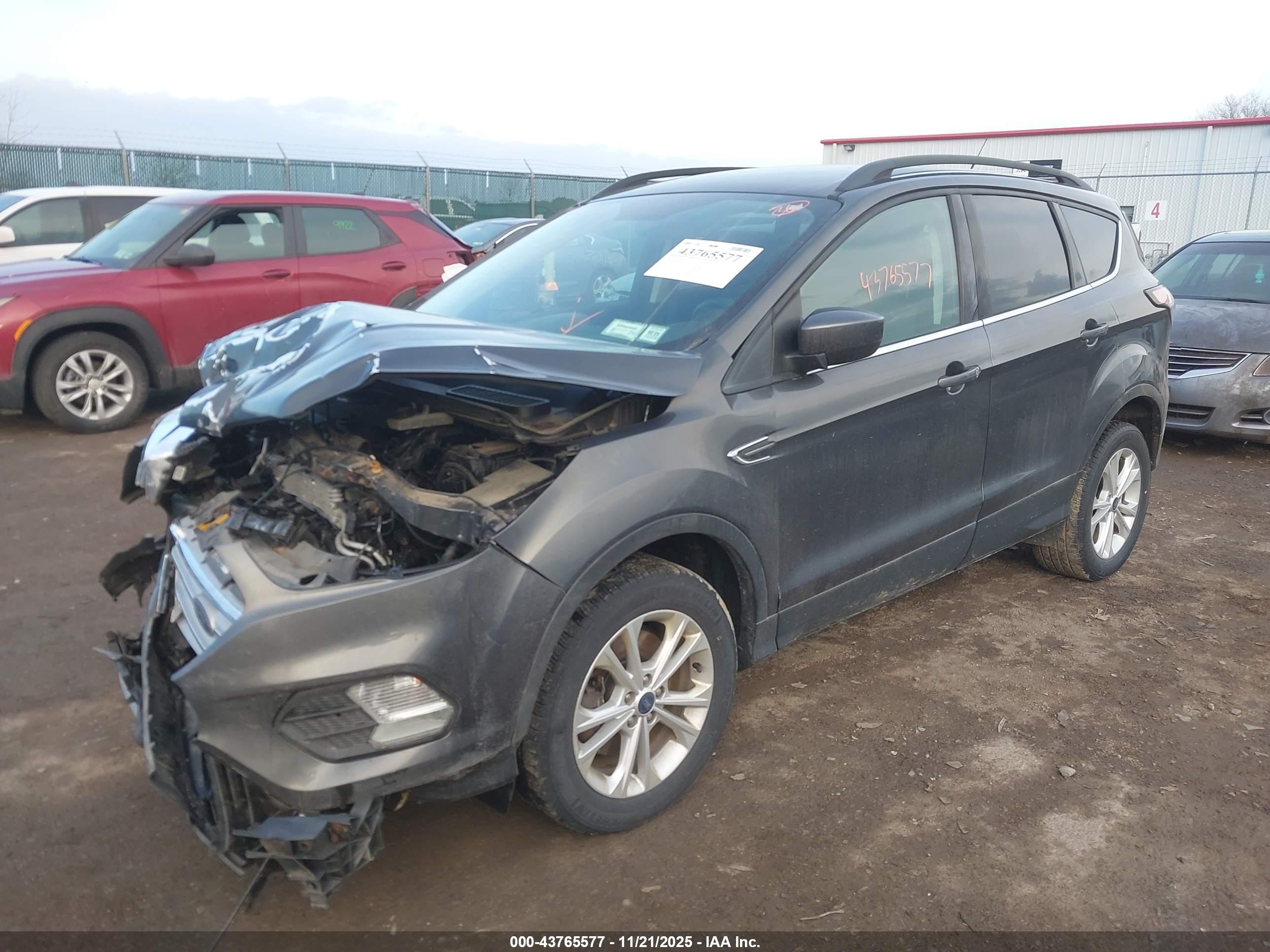 FORD ESCAPE image 2