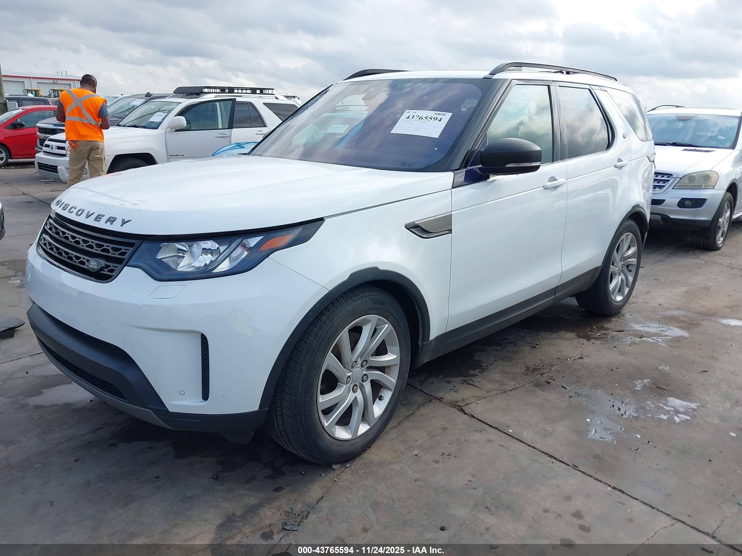 LAND ROVER image 2