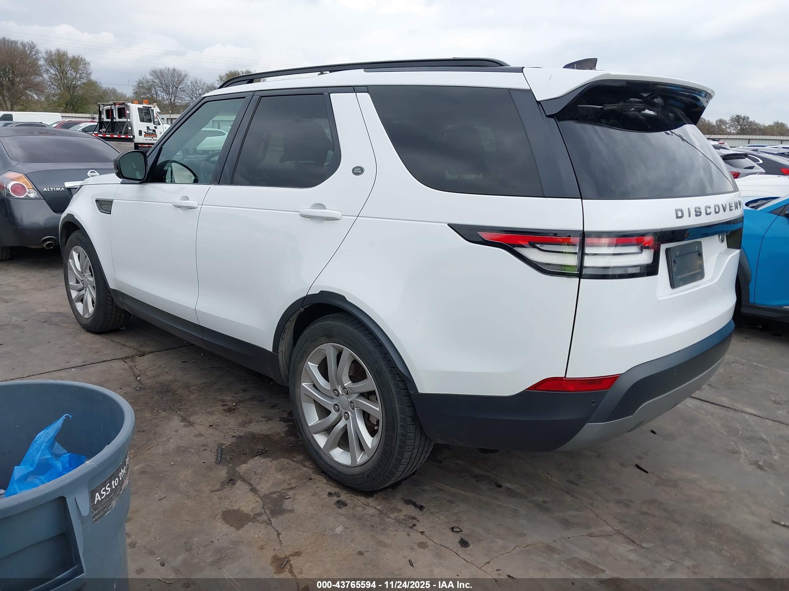 LAND ROVER image 3
