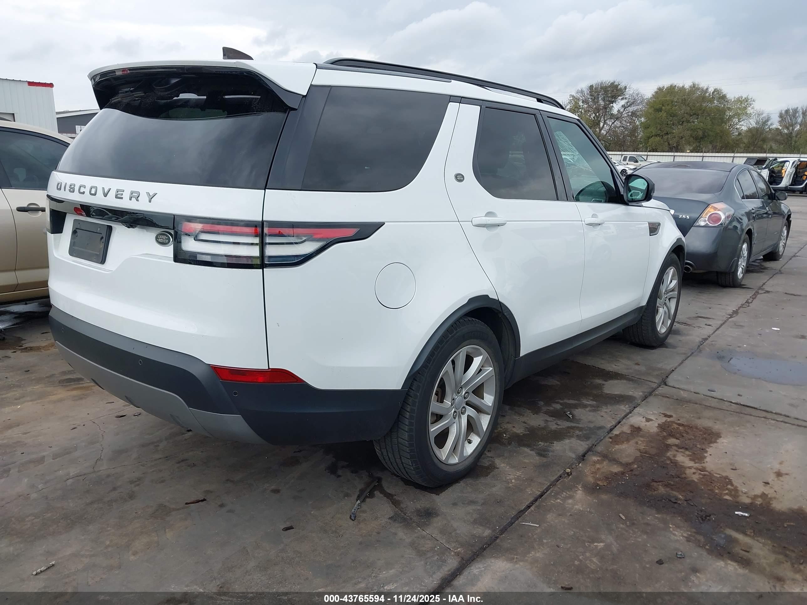 LAND ROVER image 4
