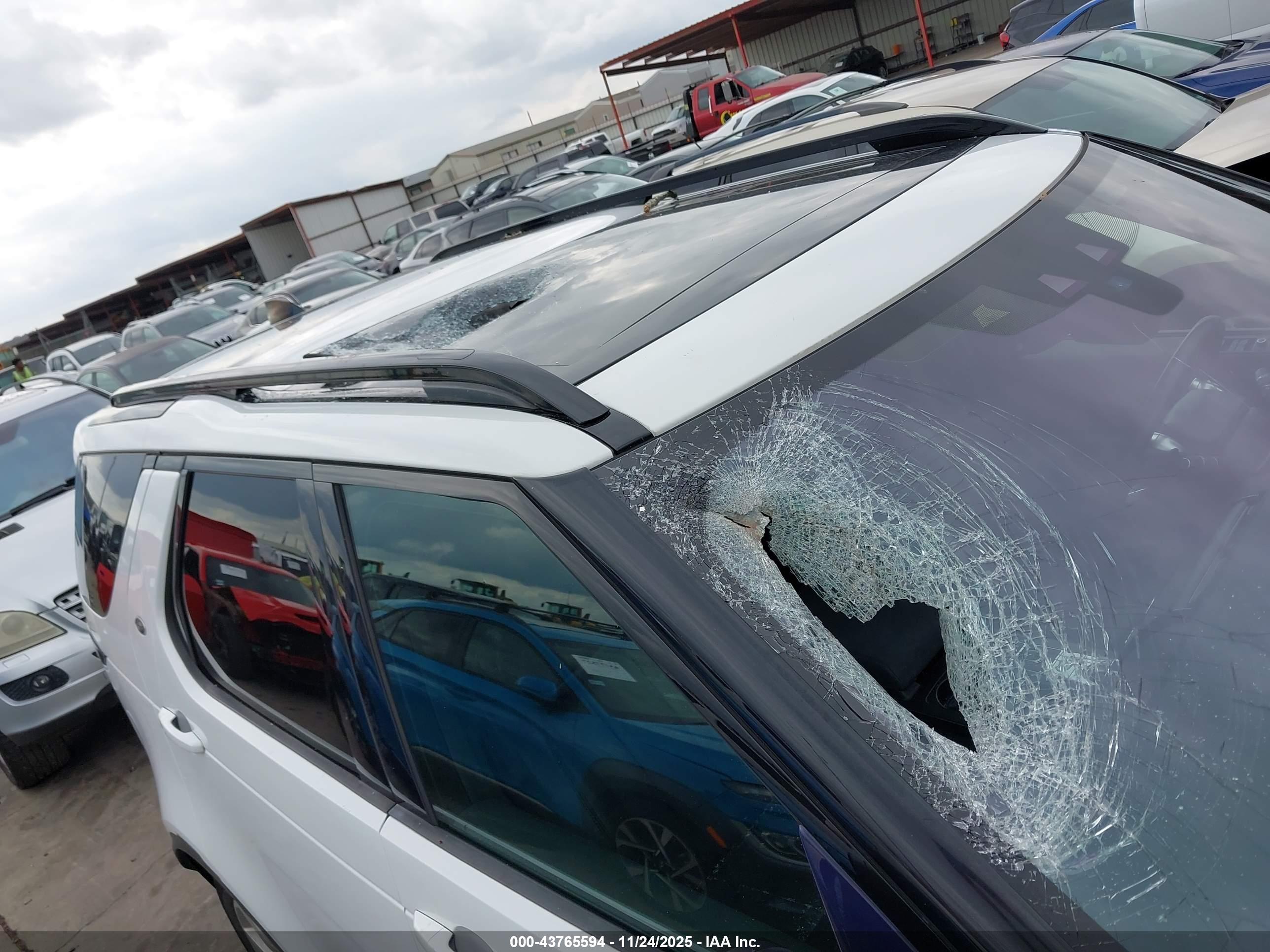 LAND ROVER image 6