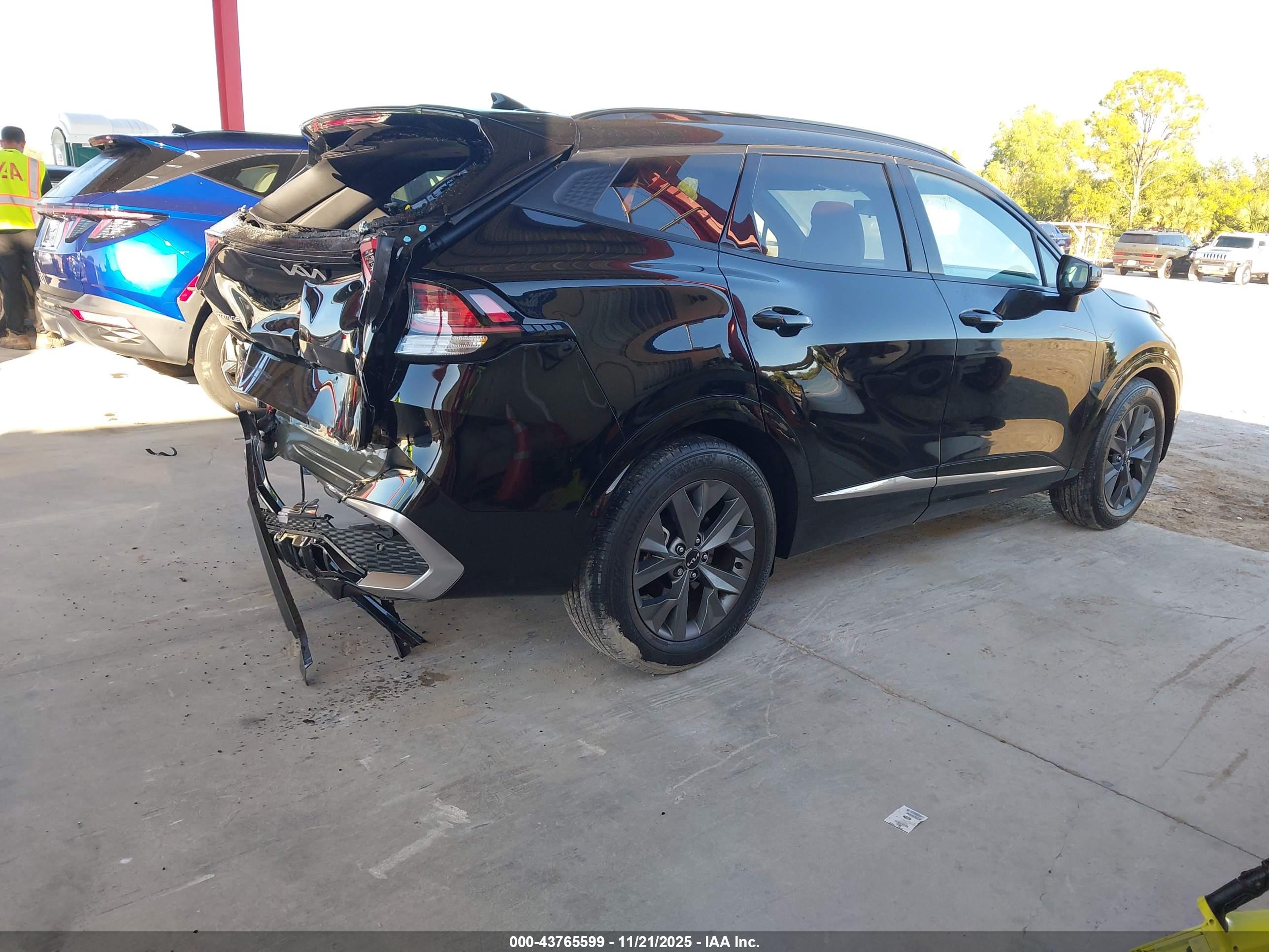 KIA SPORTAGE image 4
