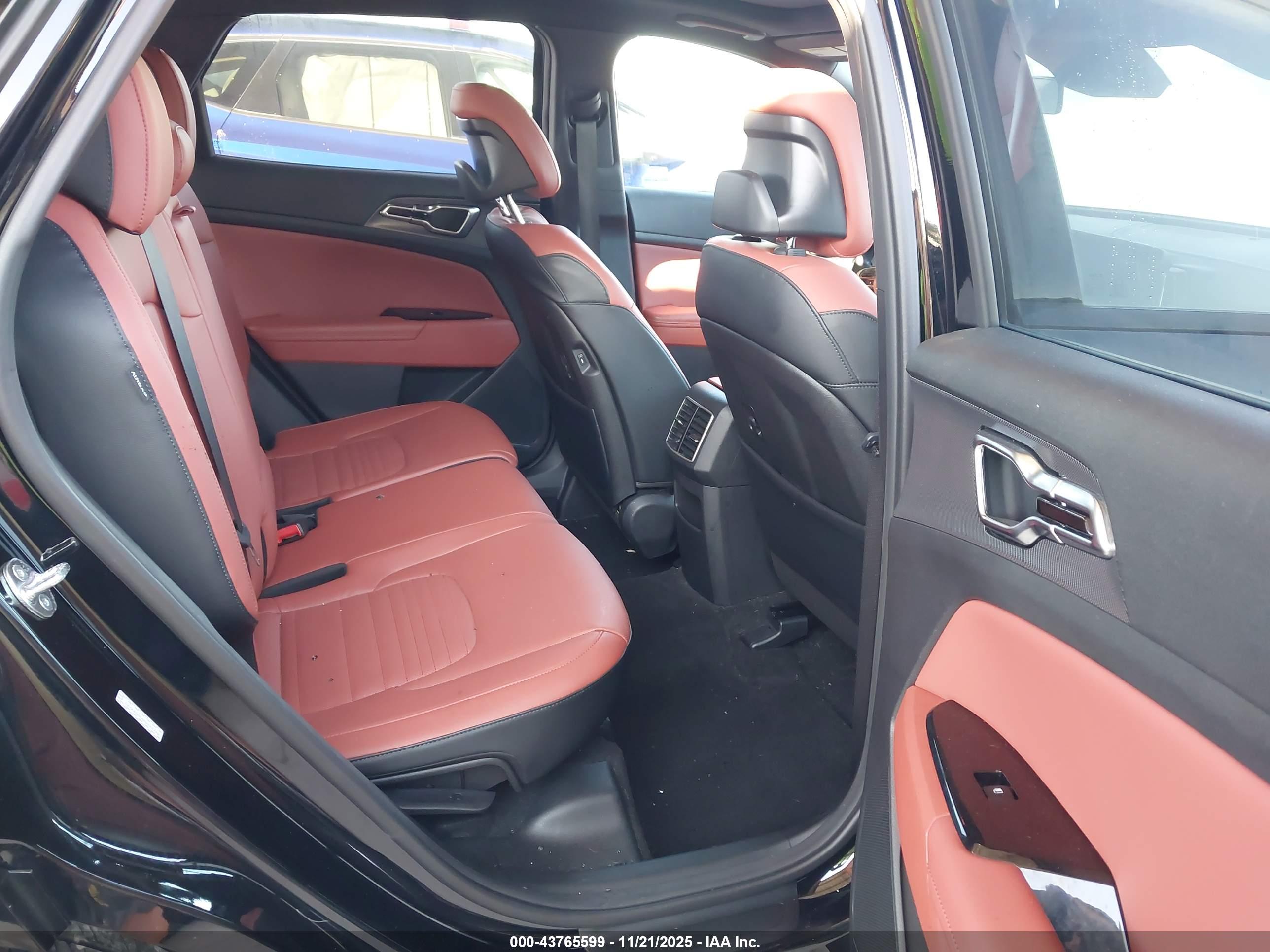 KIA SPORTAGE image 8
