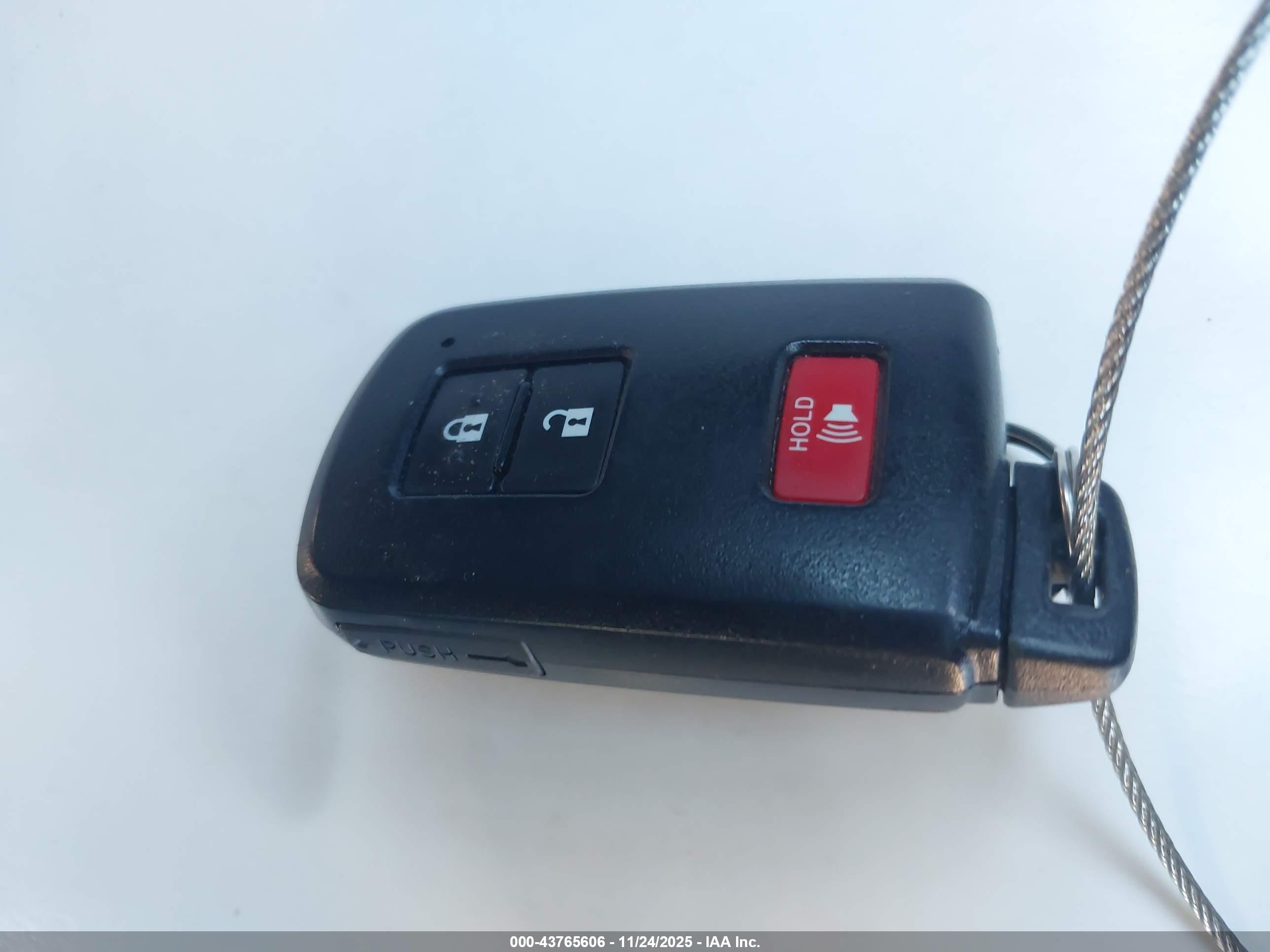 TOYOTA RAV4 image 11