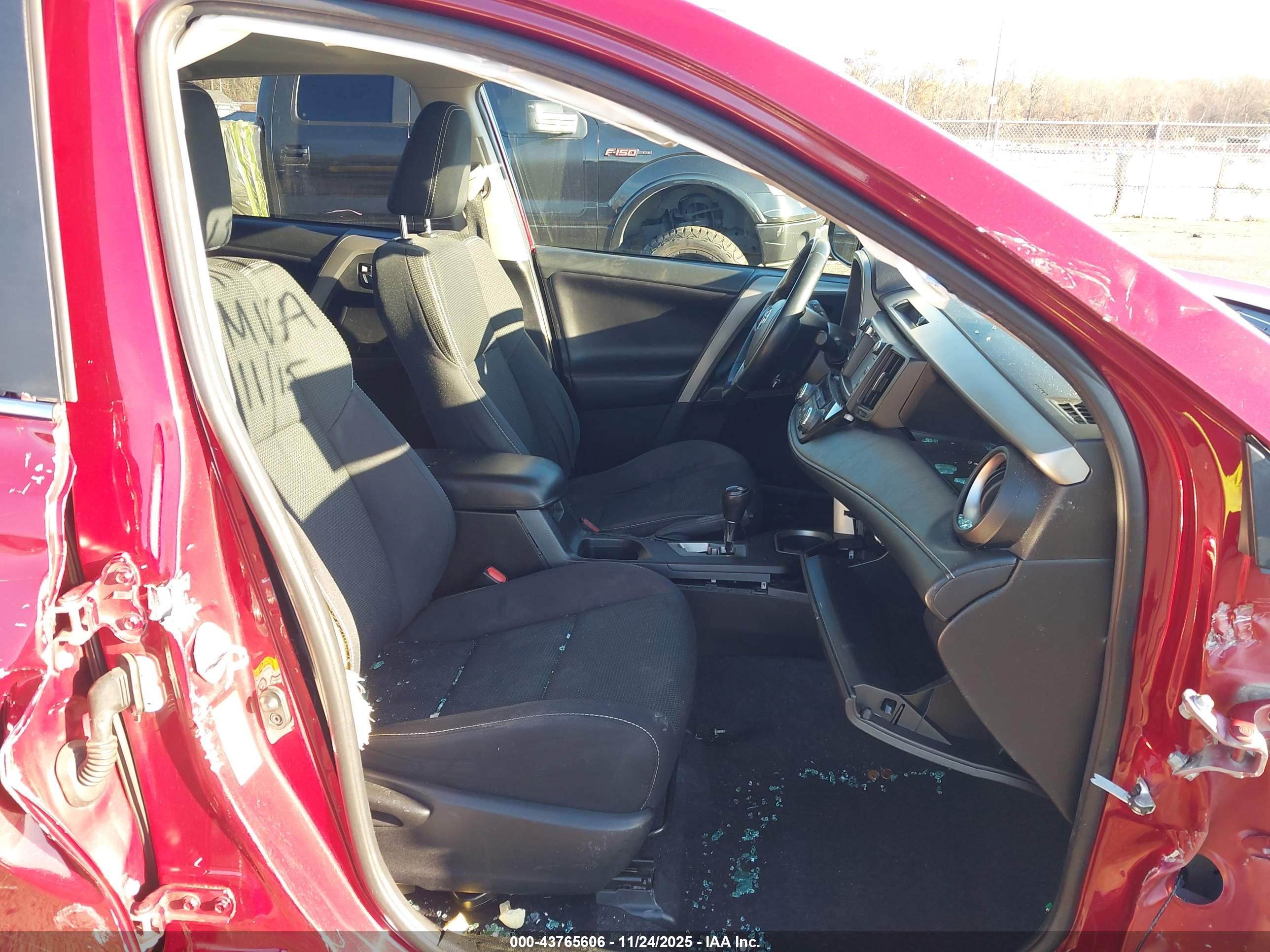 TOYOTA RAV4 image 5
