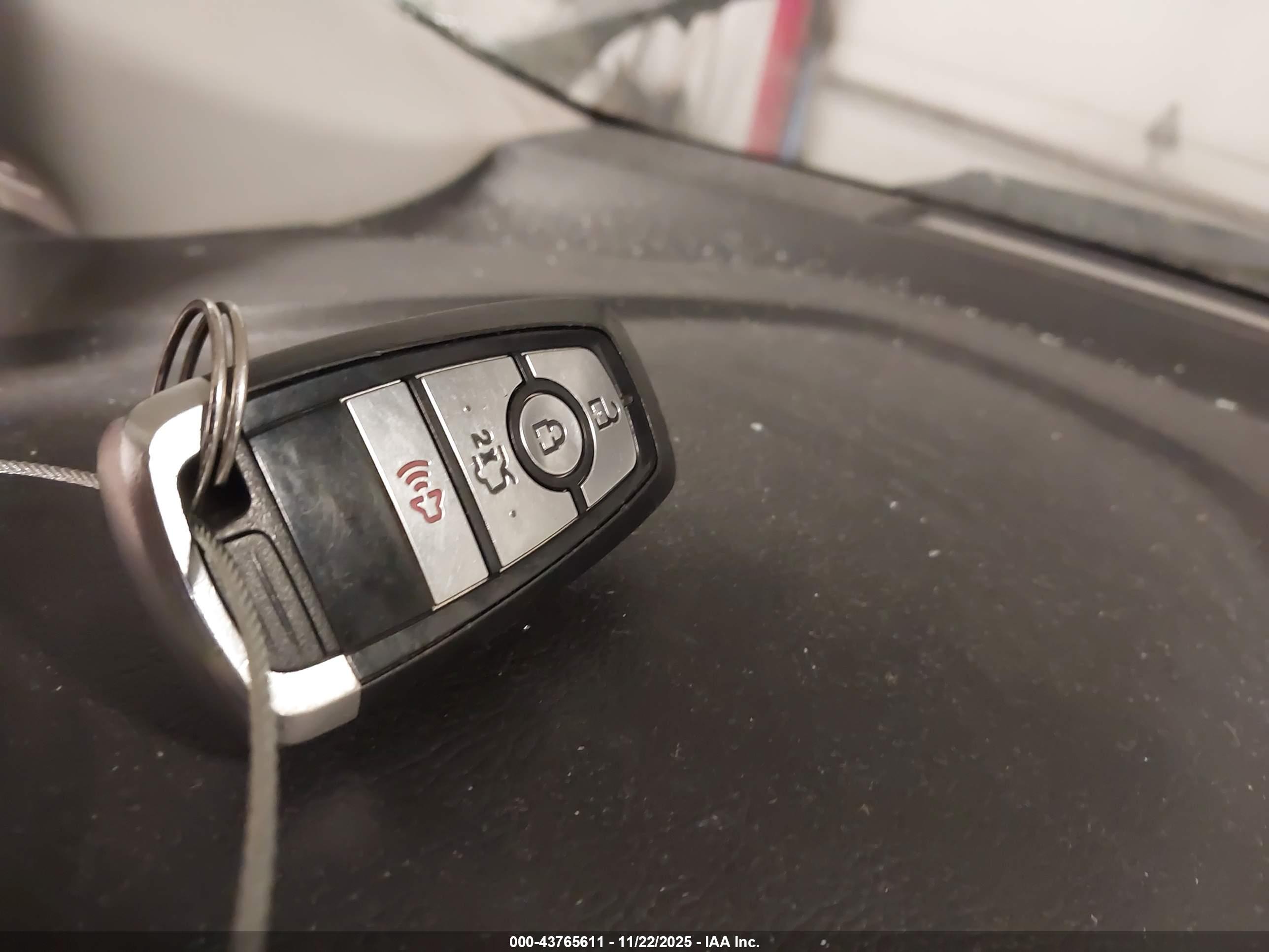 FORD FUSION image 11