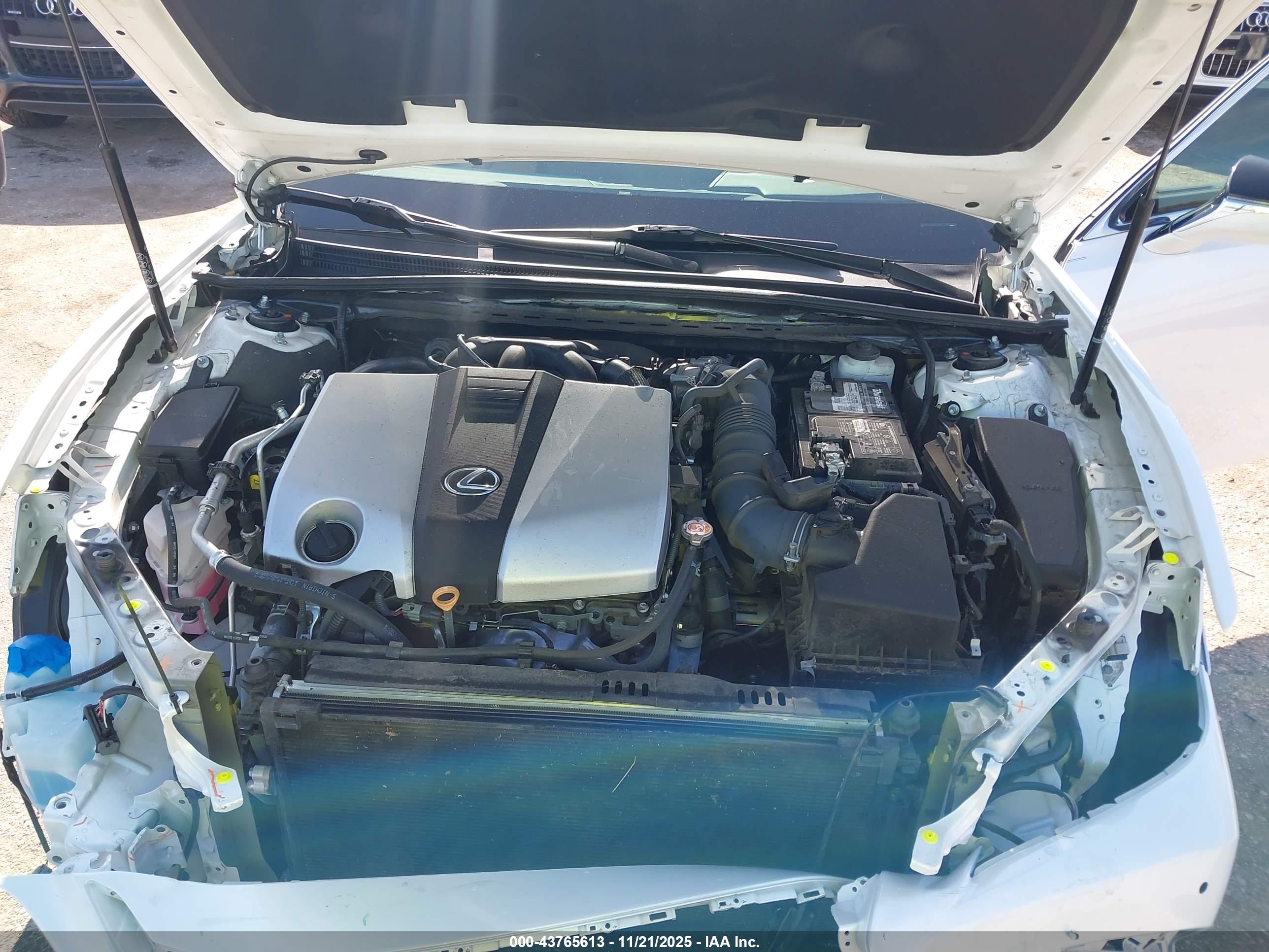 LEXUS ES image 10