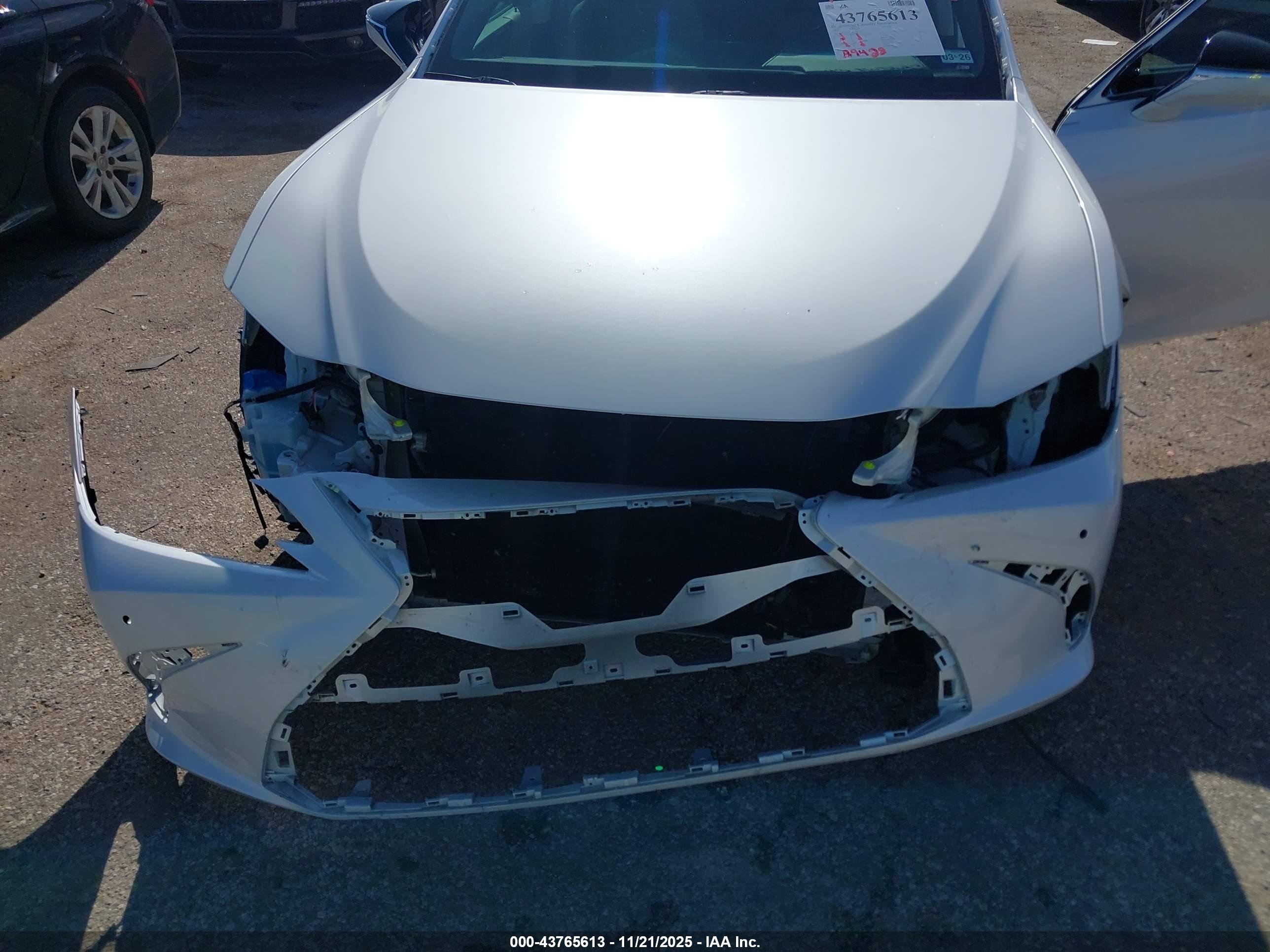 LEXUS ES image 6