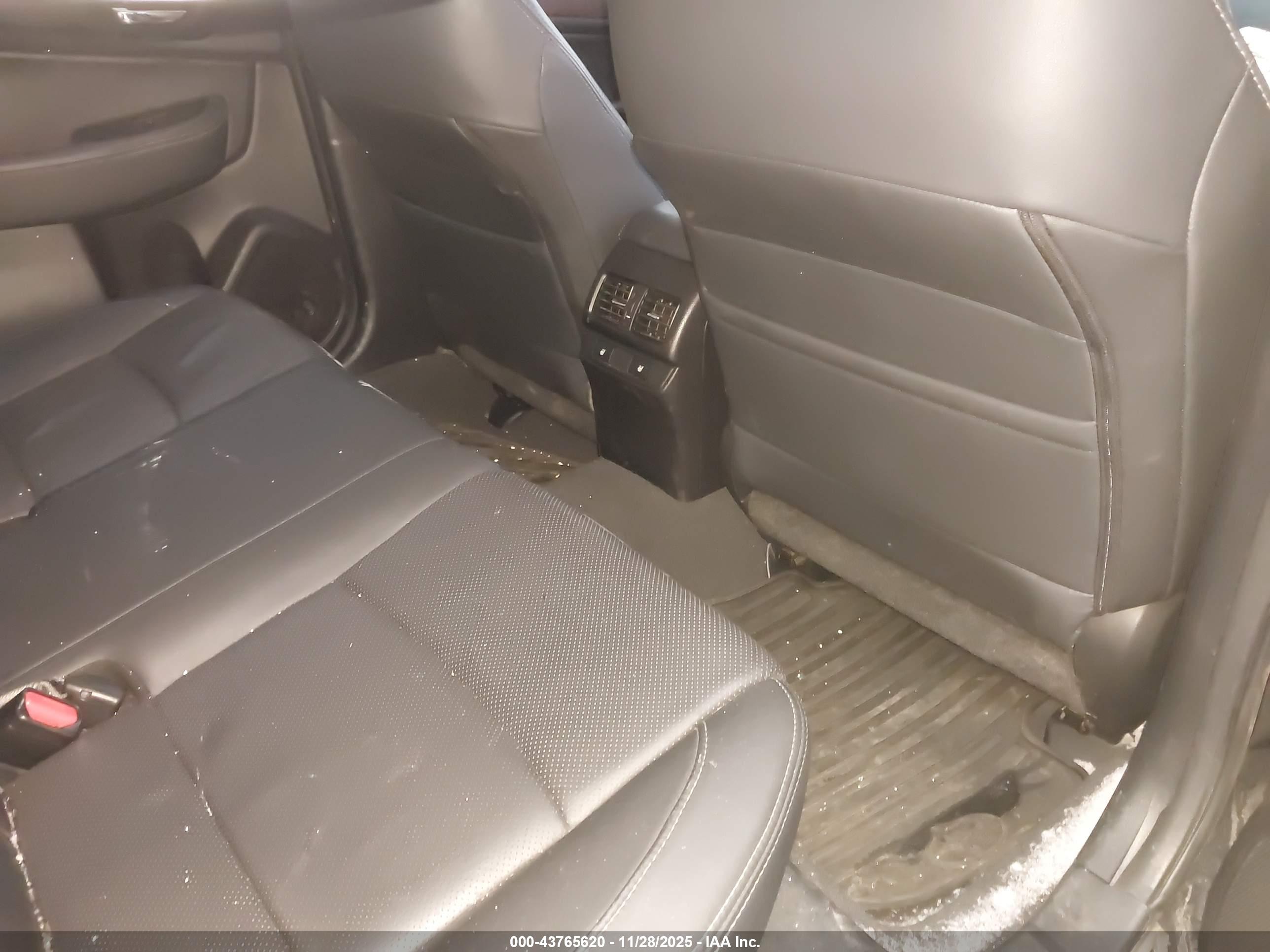 SUBARU OUTBACK image 8